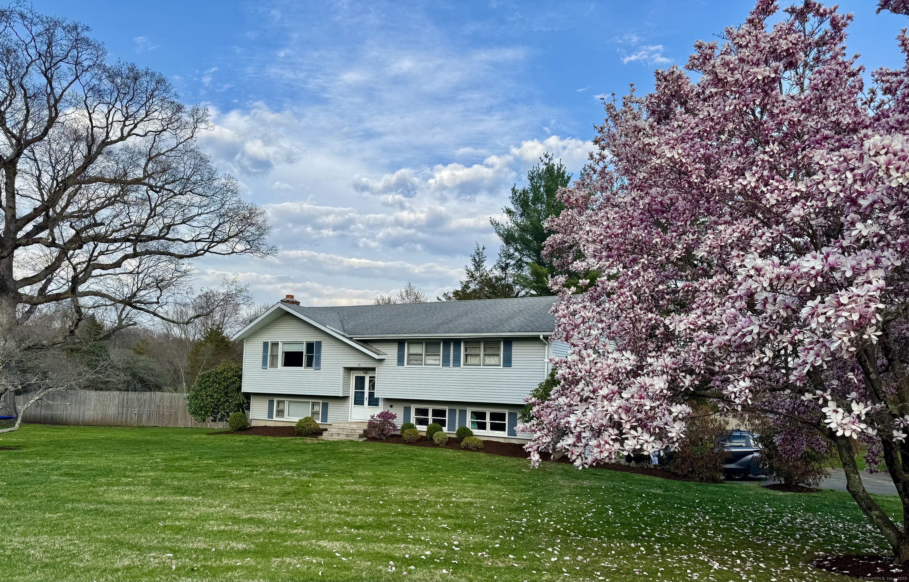 Jefferson Drive, New Milford, Connecticut - 4 Bedrooms  
3 Bathrooms  
8 Rooms - 