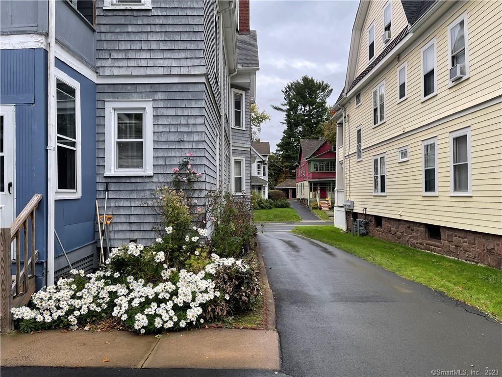 Hartford, Connecticut 06105, United States, 3 Bedrooms Bedrooms, ,1 BathroomBathrooms,Residential,Pending,28234