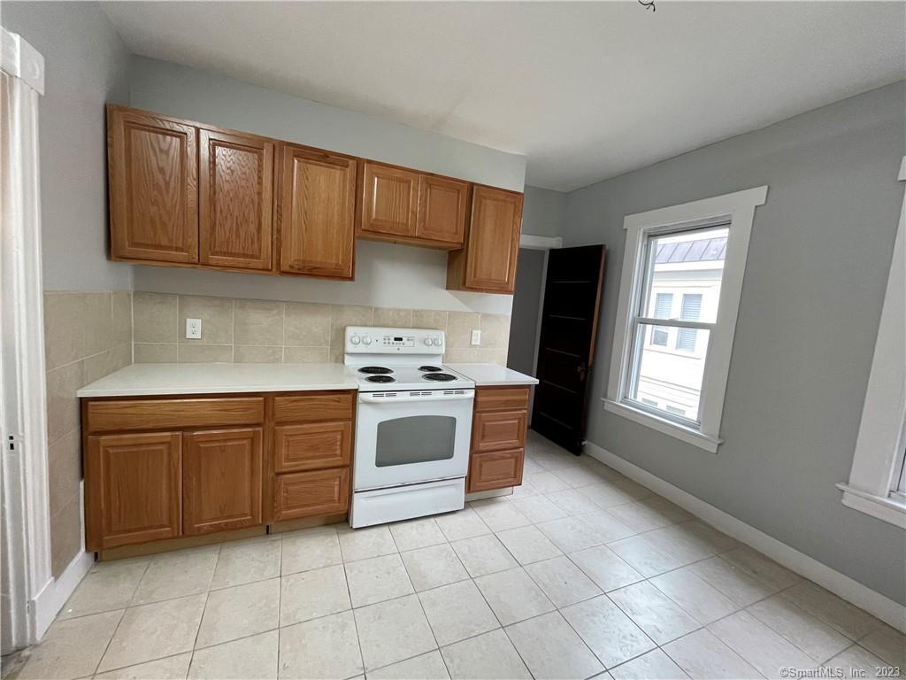 Hartford, Connecticut 06105, United States, 3 Bedrooms Bedrooms, ,1 BathroomBathrooms,Residential,Pending,28234