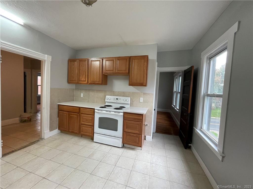 Hartford, Connecticut 06105, United States, 3 Bedrooms Bedrooms, ,1 BathroomBathrooms,Residential,Pending,28234