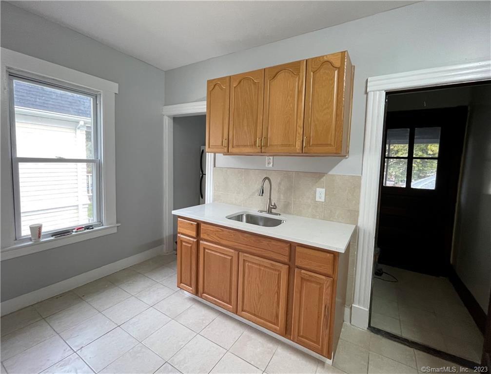 Hartford, Connecticut 06105, United States, 3 Bedrooms Bedrooms, ,1 BathroomBathrooms,Residential,Pending,28234