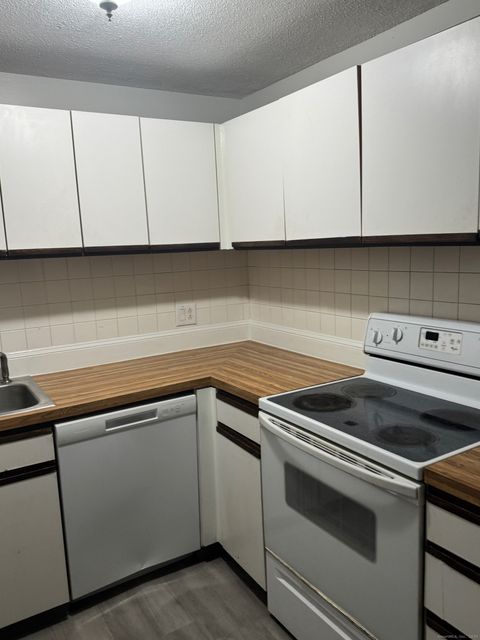 Tiny photo for 148 Burgundy Hill Lane #148, Middletown, CT 06457 (MLS # 24141722)