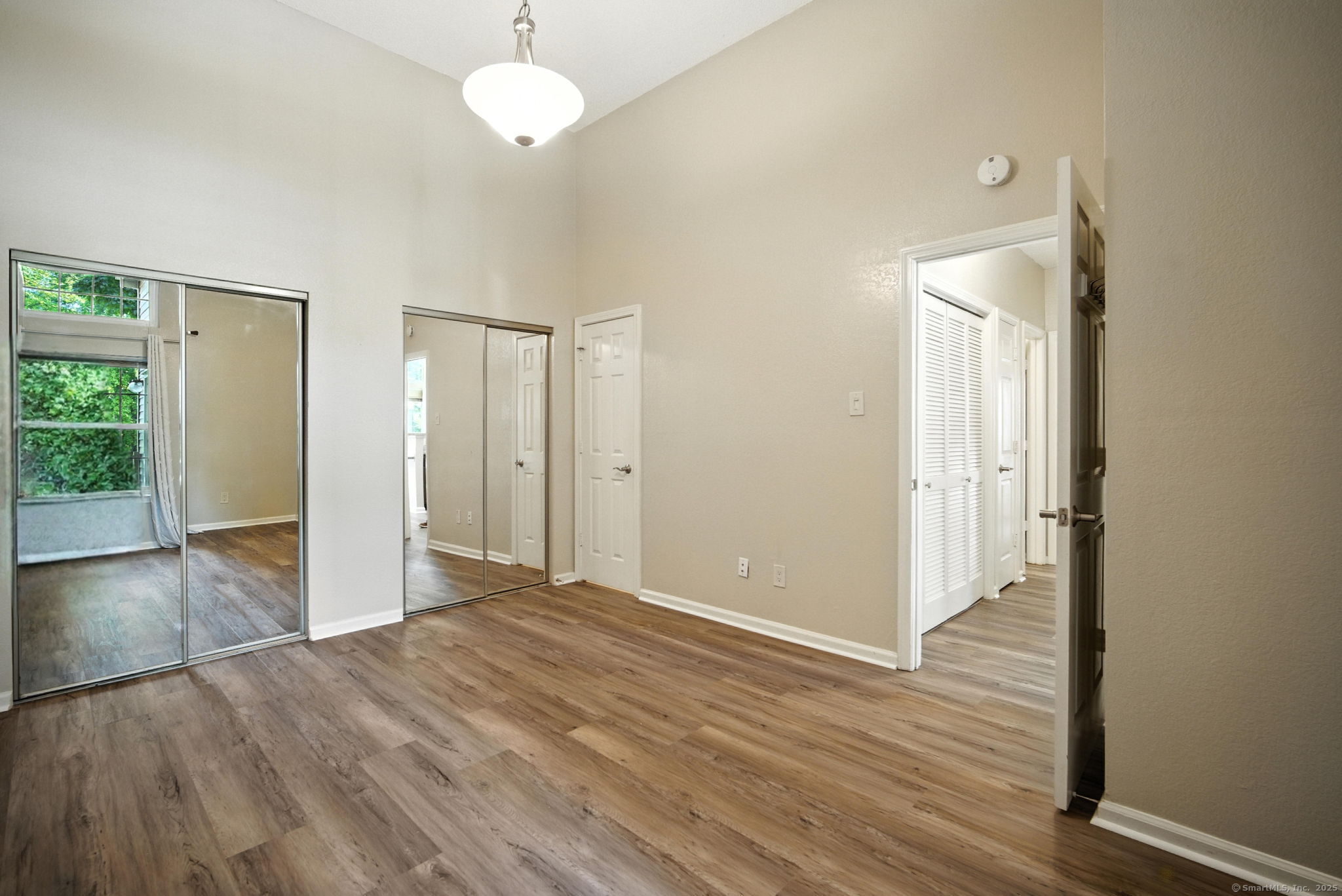 Middletown, Connecticut 06457, United States, 2 Bedrooms Bedrooms, ,2 BathroomsBathrooms,Residential,Pending,203929