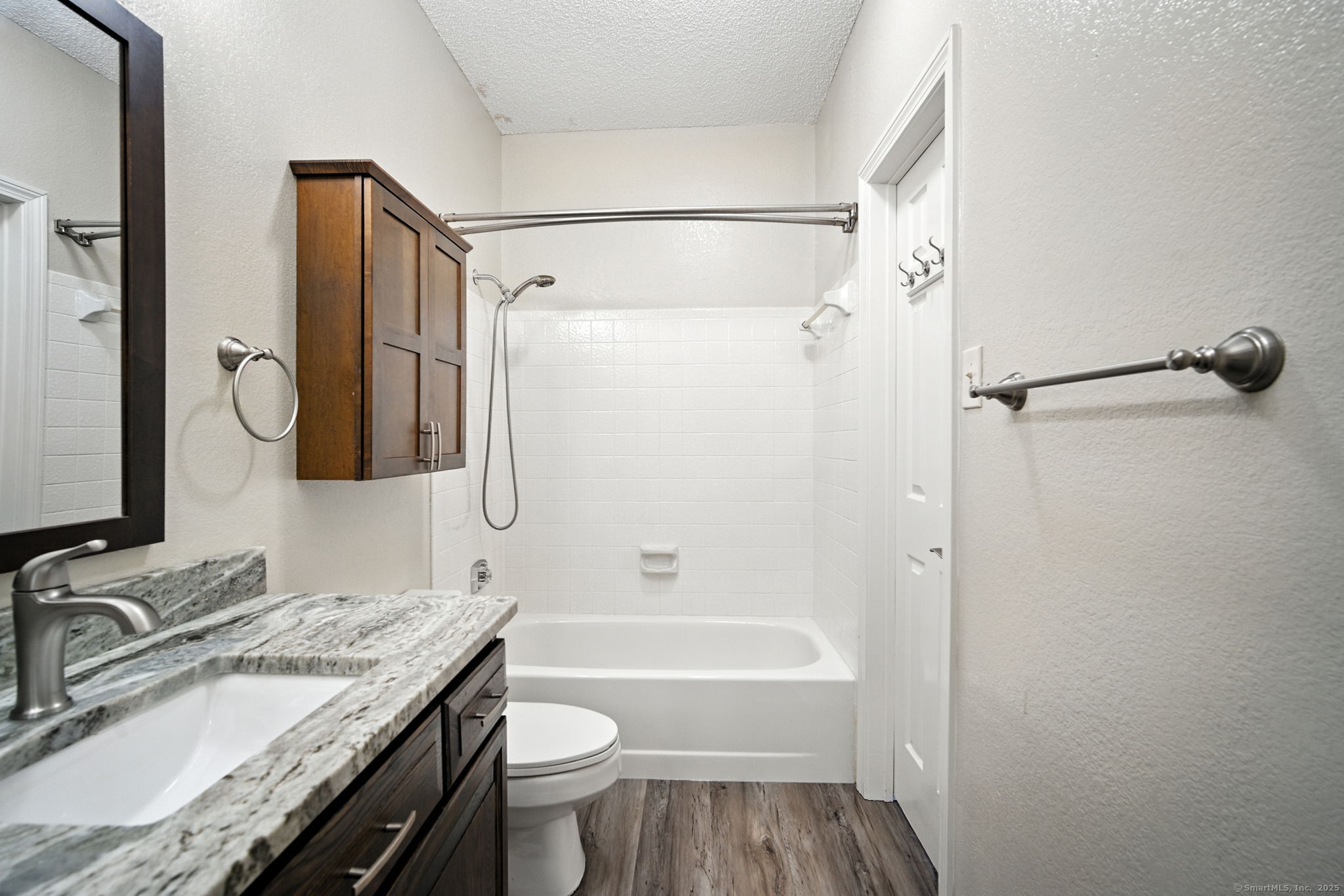 Middletown, Connecticut 06457, United States, 2 Bedrooms Bedrooms, ,2 BathroomsBathrooms,Residential,Pending,203929