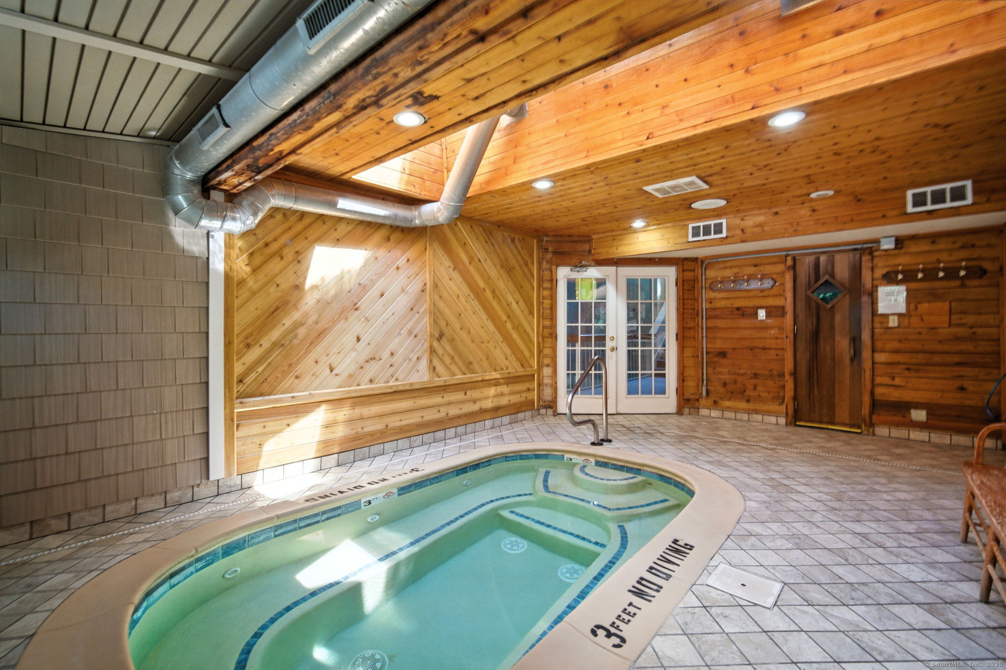 Middletown, Connecticut 06457, United States, 2 Bedrooms Bedrooms, ,2 BathroomsBathrooms,Residential,Pending,203929