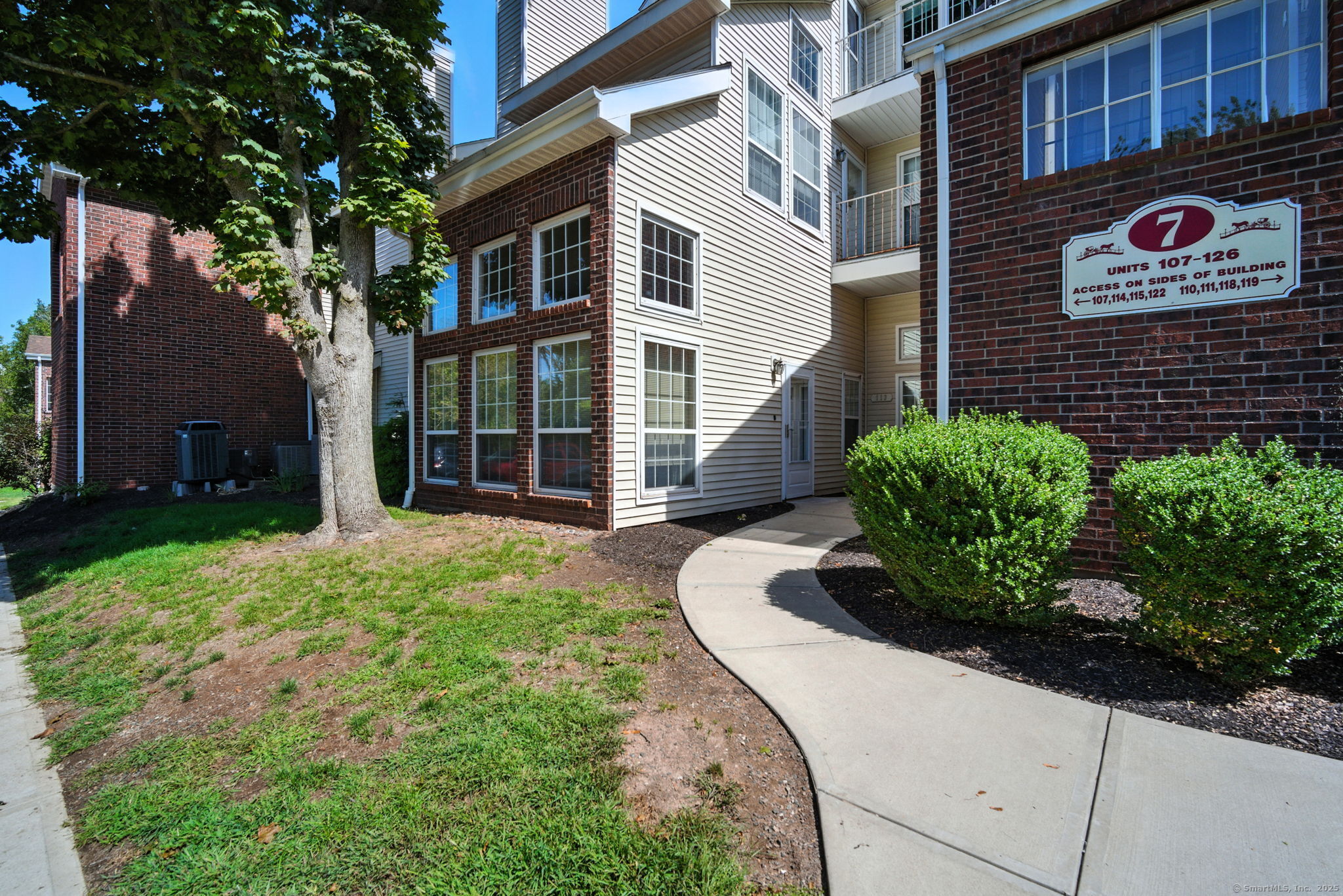 Middletown, Connecticut 06457, United States, 2 Bedrooms Bedrooms, ,2 BathroomsBathrooms,Residential,Pending,203929