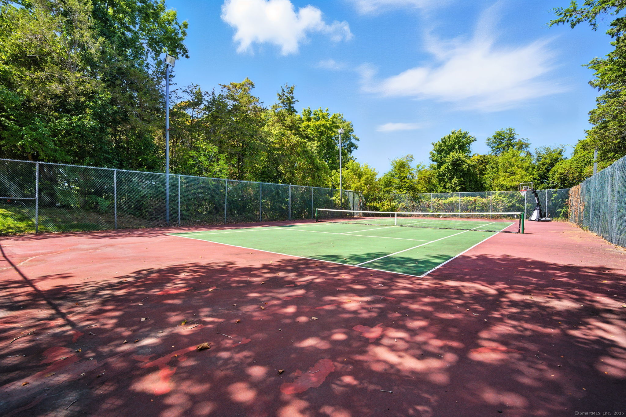 Middletown, Connecticut 06457, United States, 2 Bedrooms Bedrooms, ,2 BathroomsBathrooms,Residential,Pending,203929