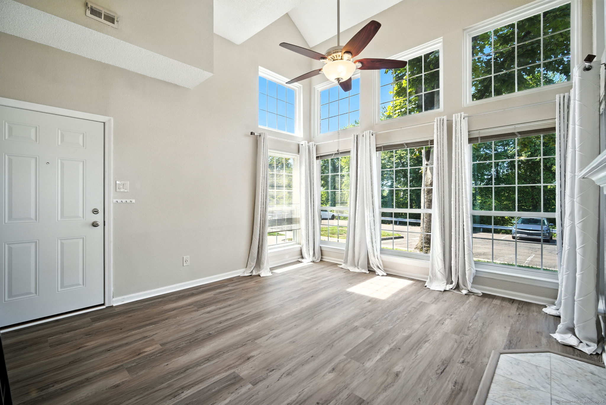 Middletown, Connecticut 06457, United States, 2 Bedrooms Bedrooms, ,2 BathroomsBathrooms,Residential,Pending,203929