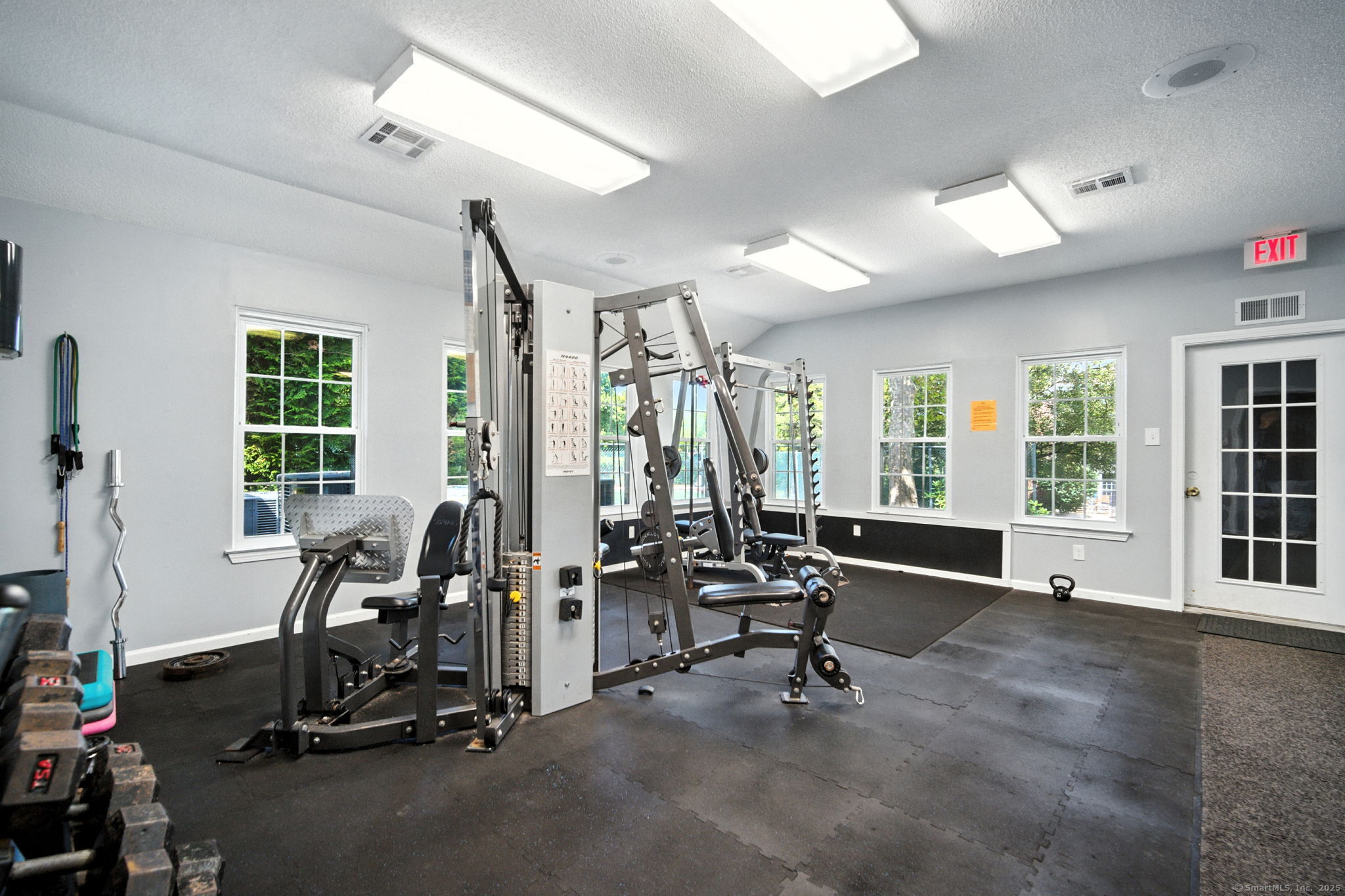 Middletown, Connecticut 06457, United States, 2 Bedrooms Bedrooms, ,2 BathroomsBathrooms,Residential,Pending,203929