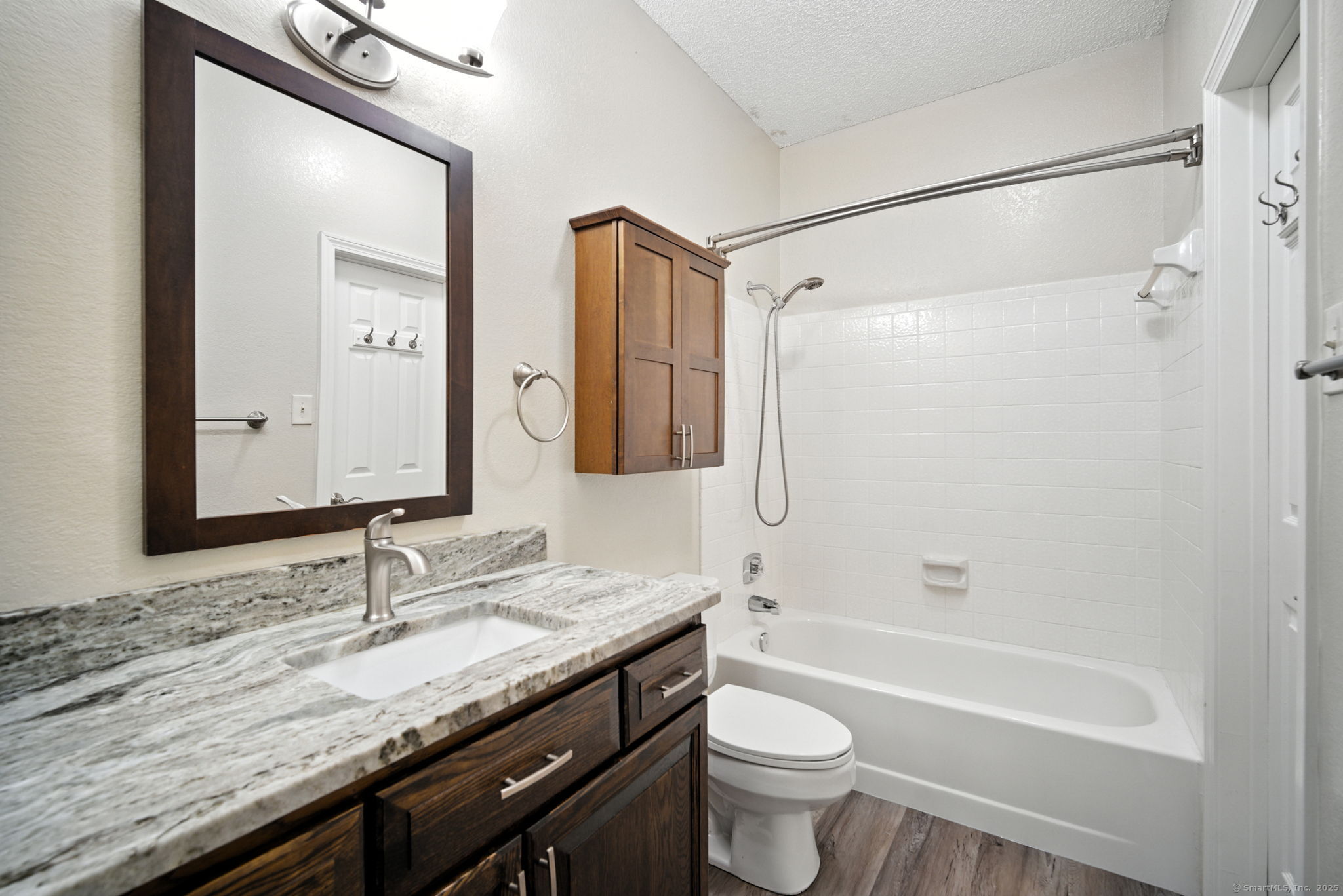 Middletown, Connecticut 06457, United States, 2 Bedrooms Bedrooms, ,2 BathroomsBathrooms,Residential,Pending,203929