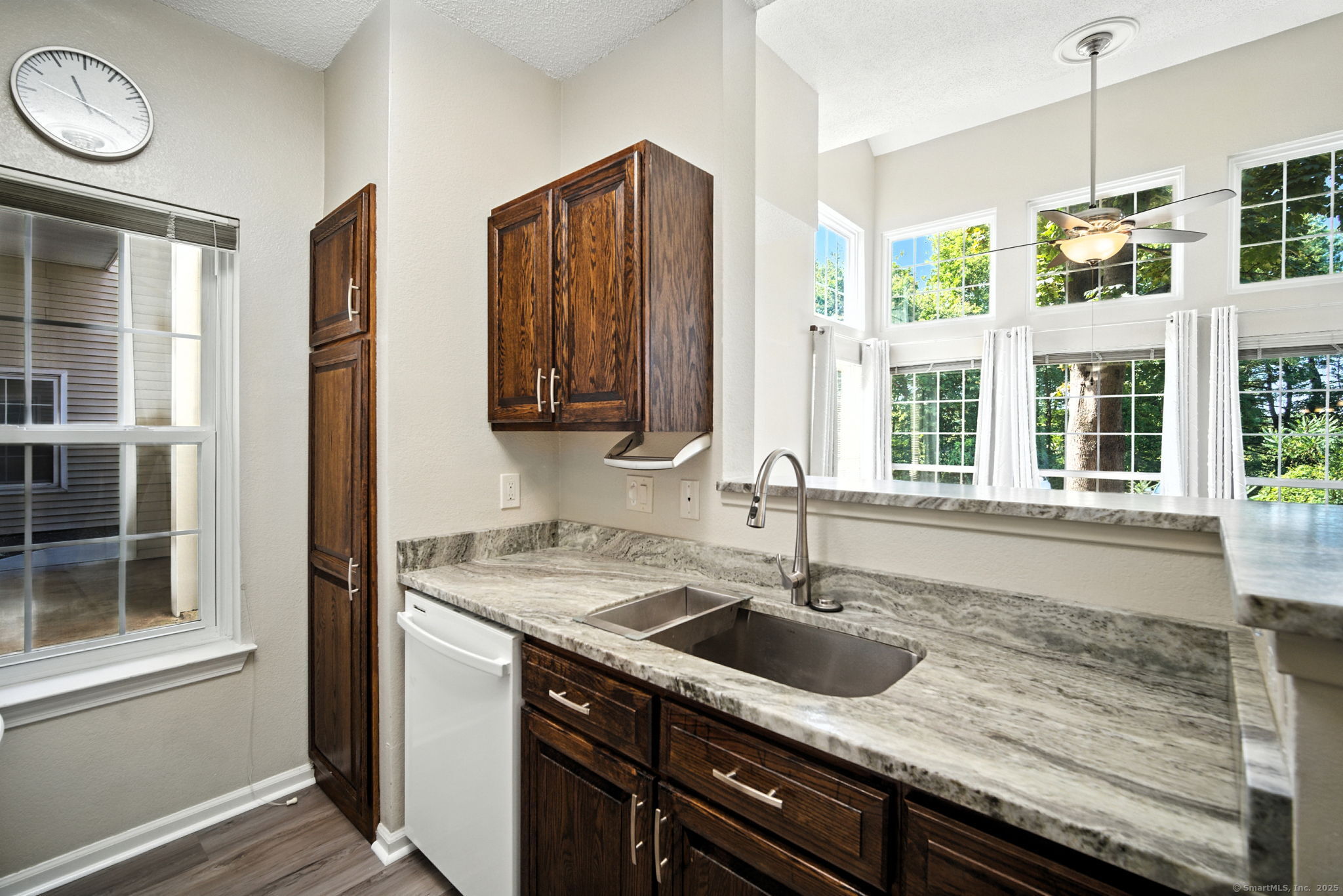 Middletown, Connecticut 06457, United States, 2 Bedrooms Bedrooms, ,2 BathroomsBathrooms,Residential,Pending,203929