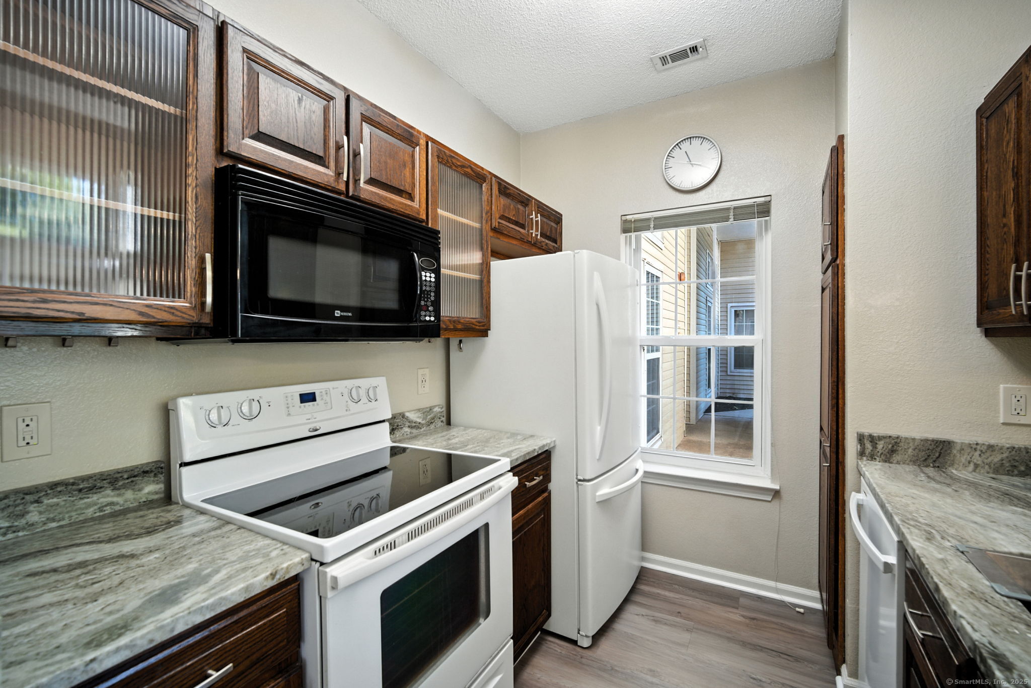 Middletown, Connecticut 06457, United States, 2 Bedrooms Bedrooms, ,2 BathroomsBathrooms,Residential,Pending,203929