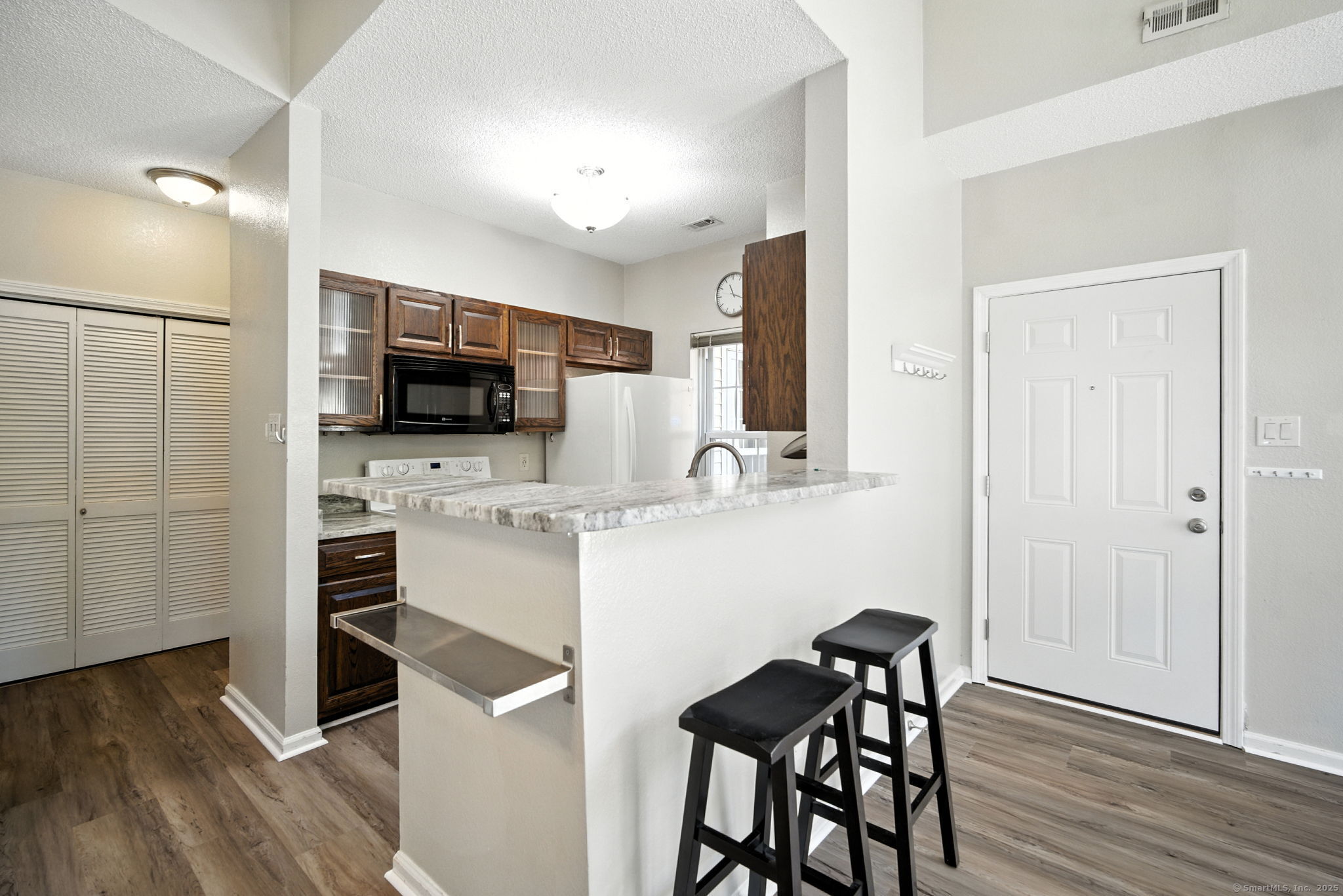 Middletown, Connecticut 06457, United States, 2 Bedrooms Bedrooms, ,2 BathroomsBathrooms,Residential,Pending,203929