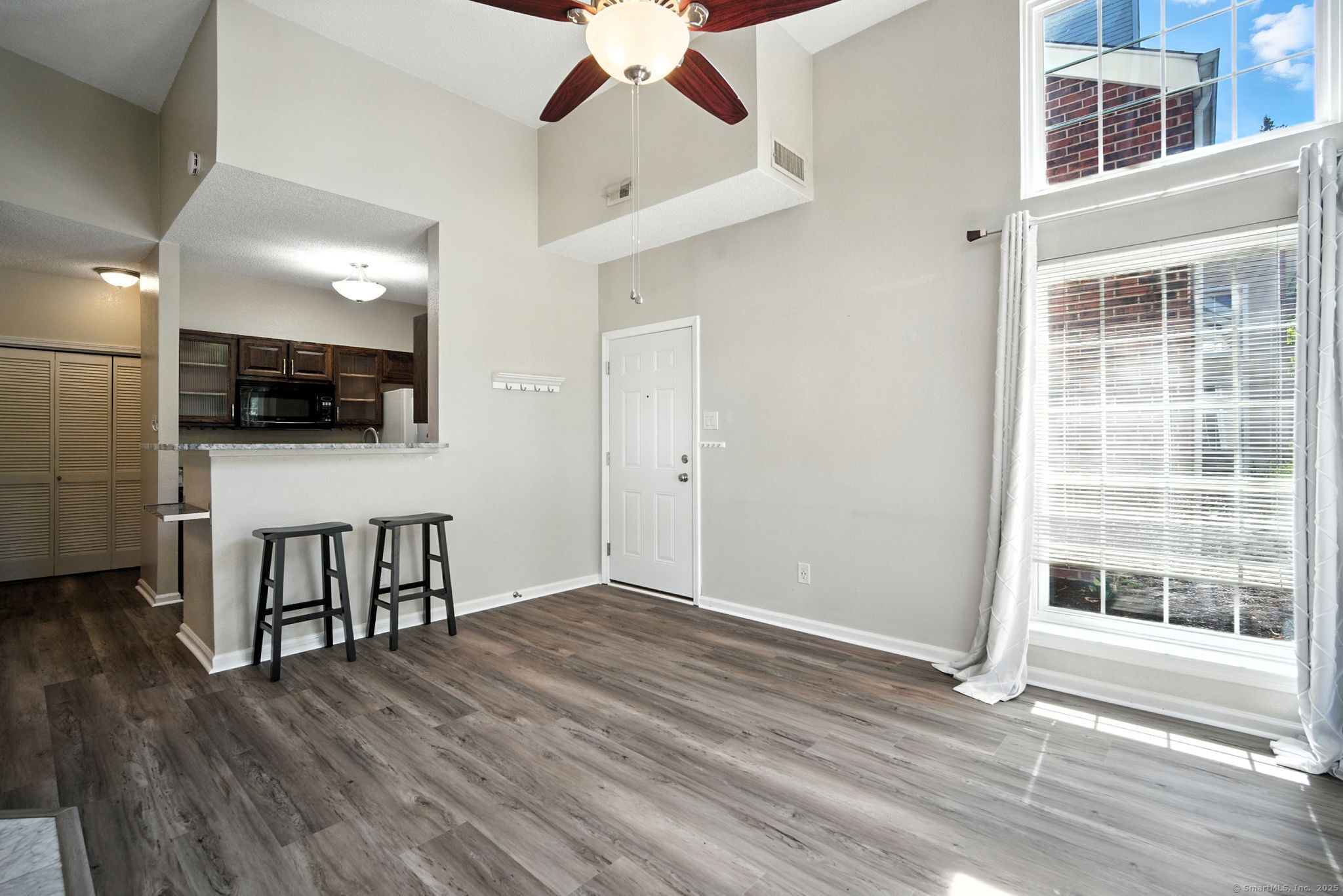 Middletown, Connecticut 06457, United States, 2 Bedrooms Bedrooms, ,2 BathroomsBathrooms,Residential,Pending,203929