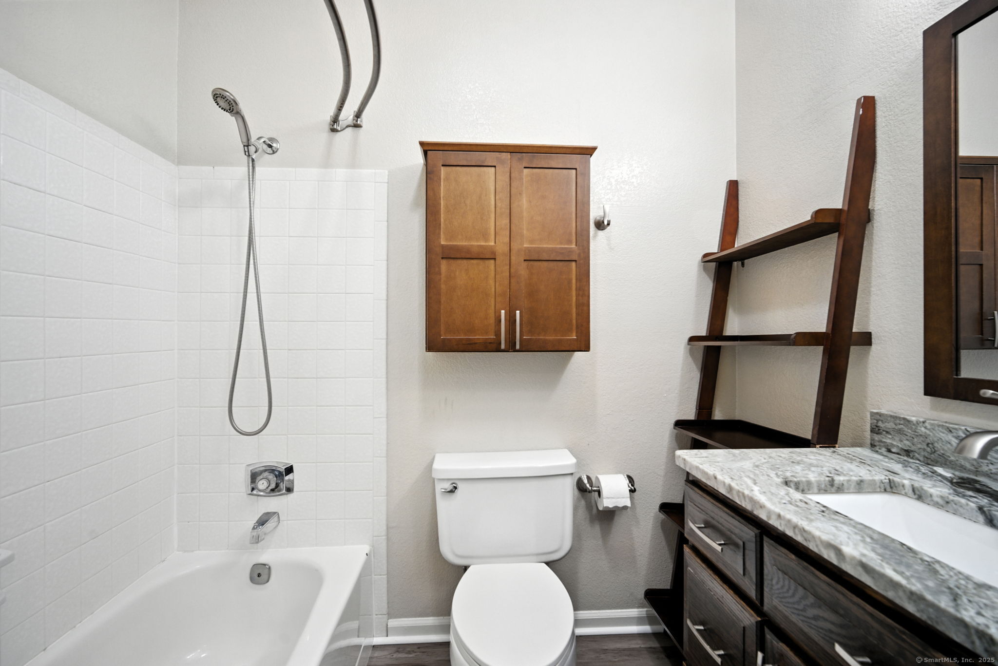 Middletown, Connecticut 06457, United States, 2 Bedrooms Bedrooms, ,2 BathroomsBathrooms,Residential,Pending,203929