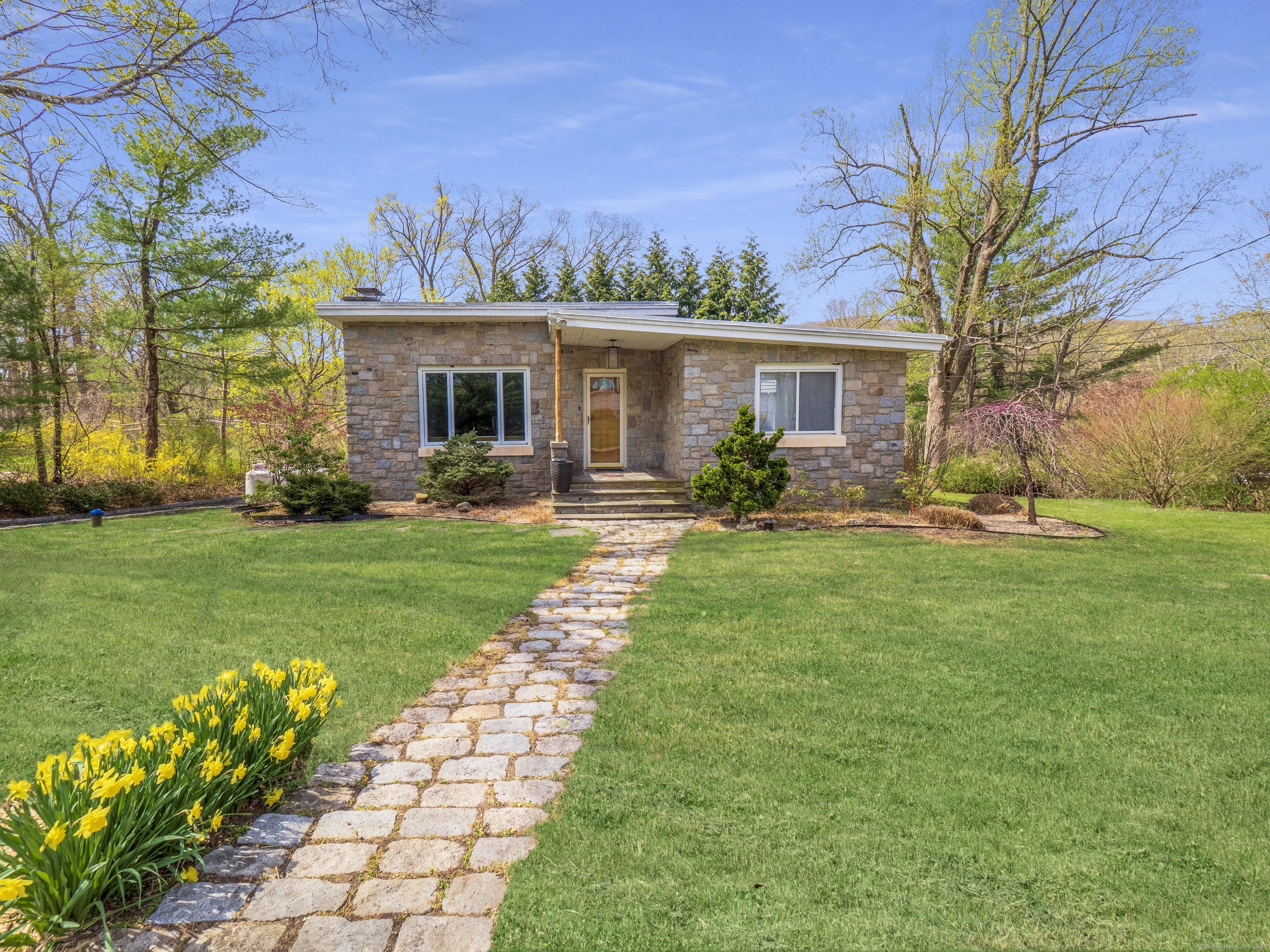 49 Crest Road, Ridgefield, Connecticut image 1