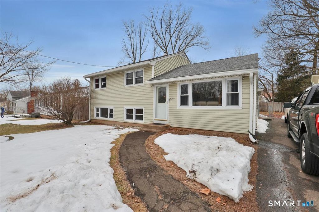 Photo of 229 Woodhouse Avenue, Wallingford, CT 06492 (MLS # 24157673)