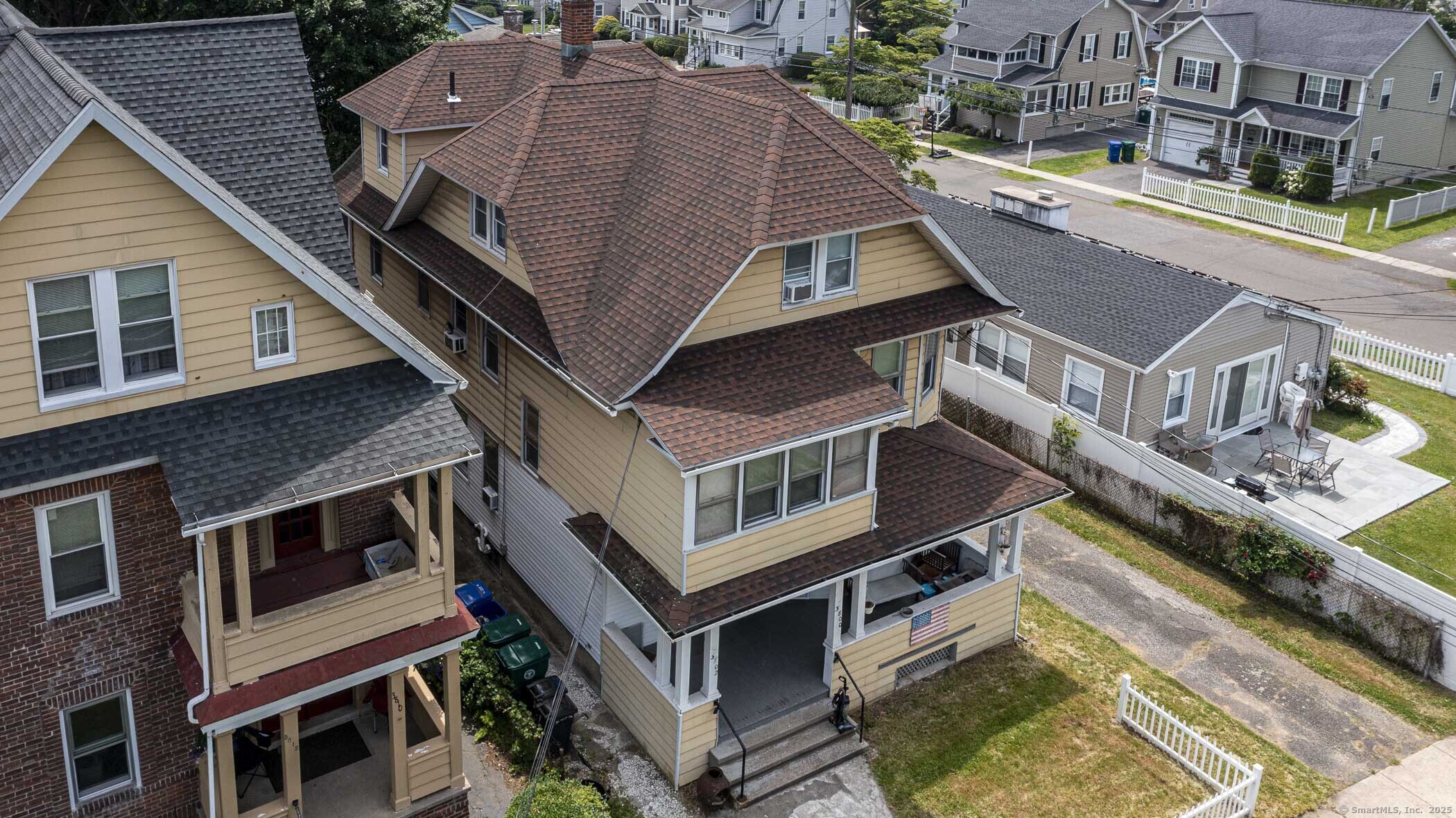 Main Street, Stratford, Connecticut - 7 Bedrooms  
3 Bathrooms  
9 Rooms - 