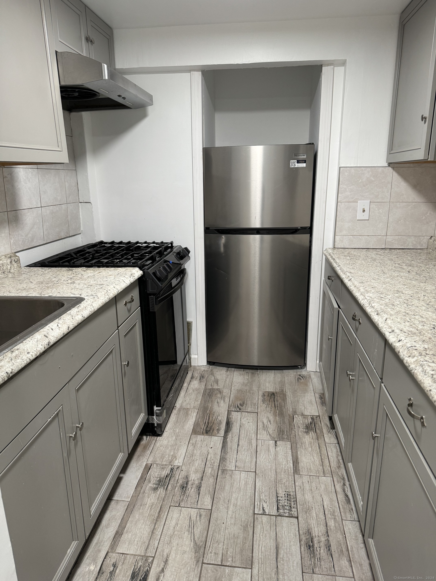 Rental Property at Pearl Street Garden Apa, New Haven, Connecticut - Bedrooms: 2 
Bathrooms: 1 
Rooms: 4  - $1,850 MO.