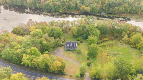 A home in Deep River