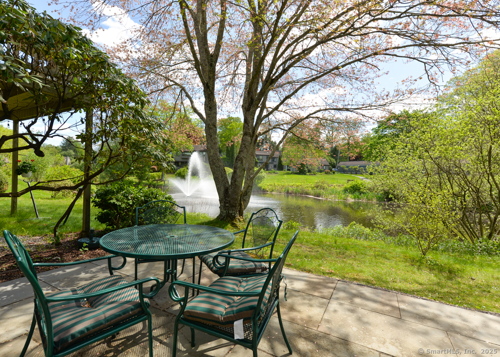 306 Heritage Village #E, Southbury, Connecticut image 2