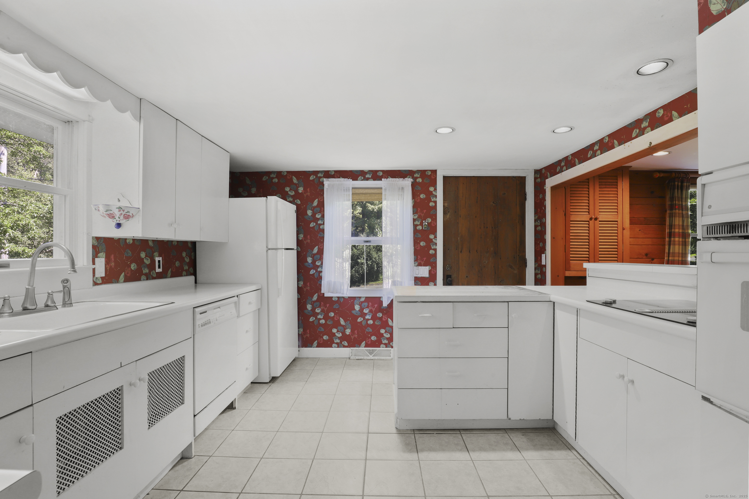 Redding, Connecticut 06896, United States, 5 Bedrooms Bedrooms, ,3 BathroomsBathrooms,Residential,Active,189158