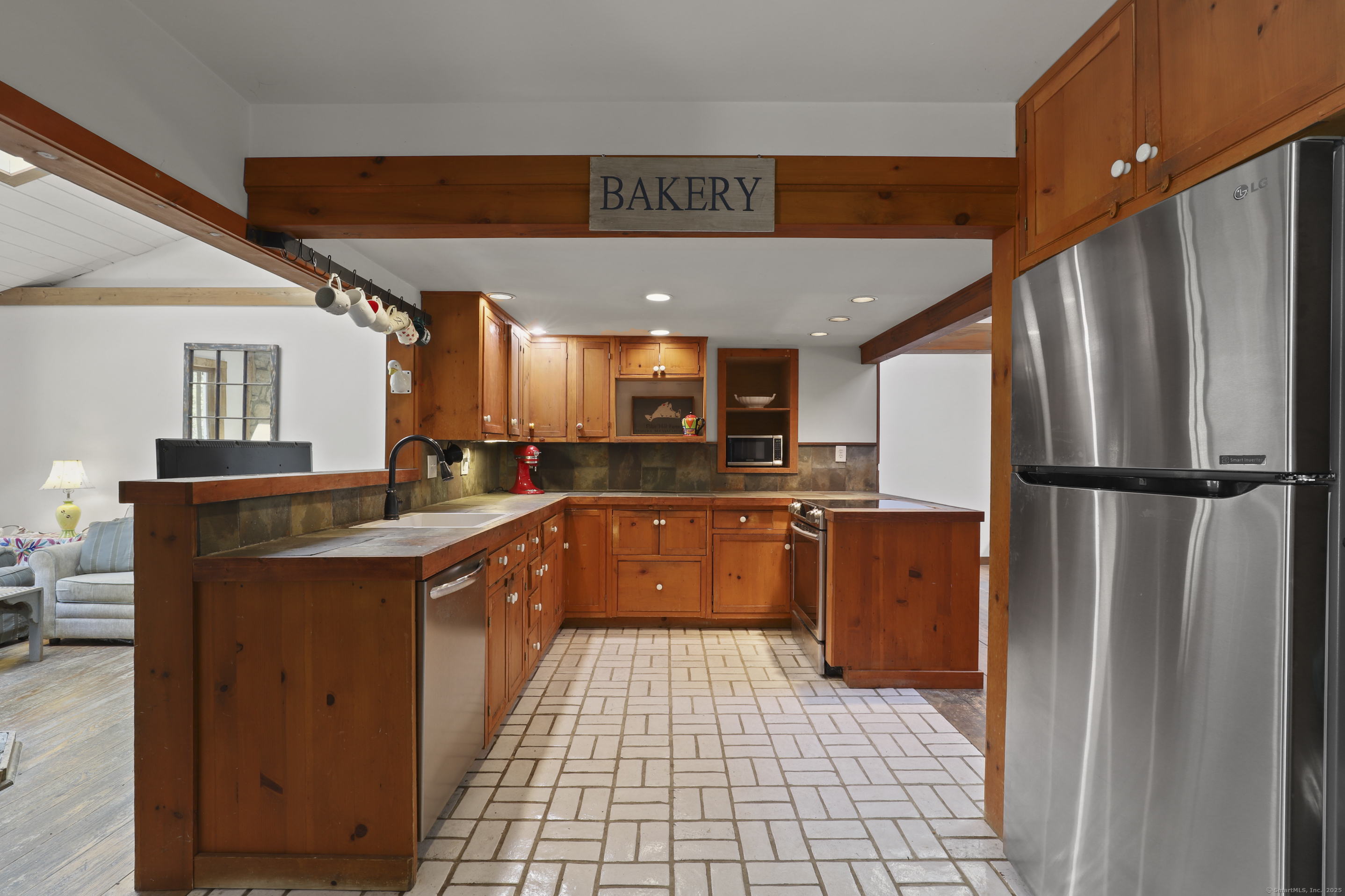 Redding, Connecticut 06896, United States, 5 Bedrooms Bedrooms, ,3 BathroomsBathrooms,Residential,Active,189158