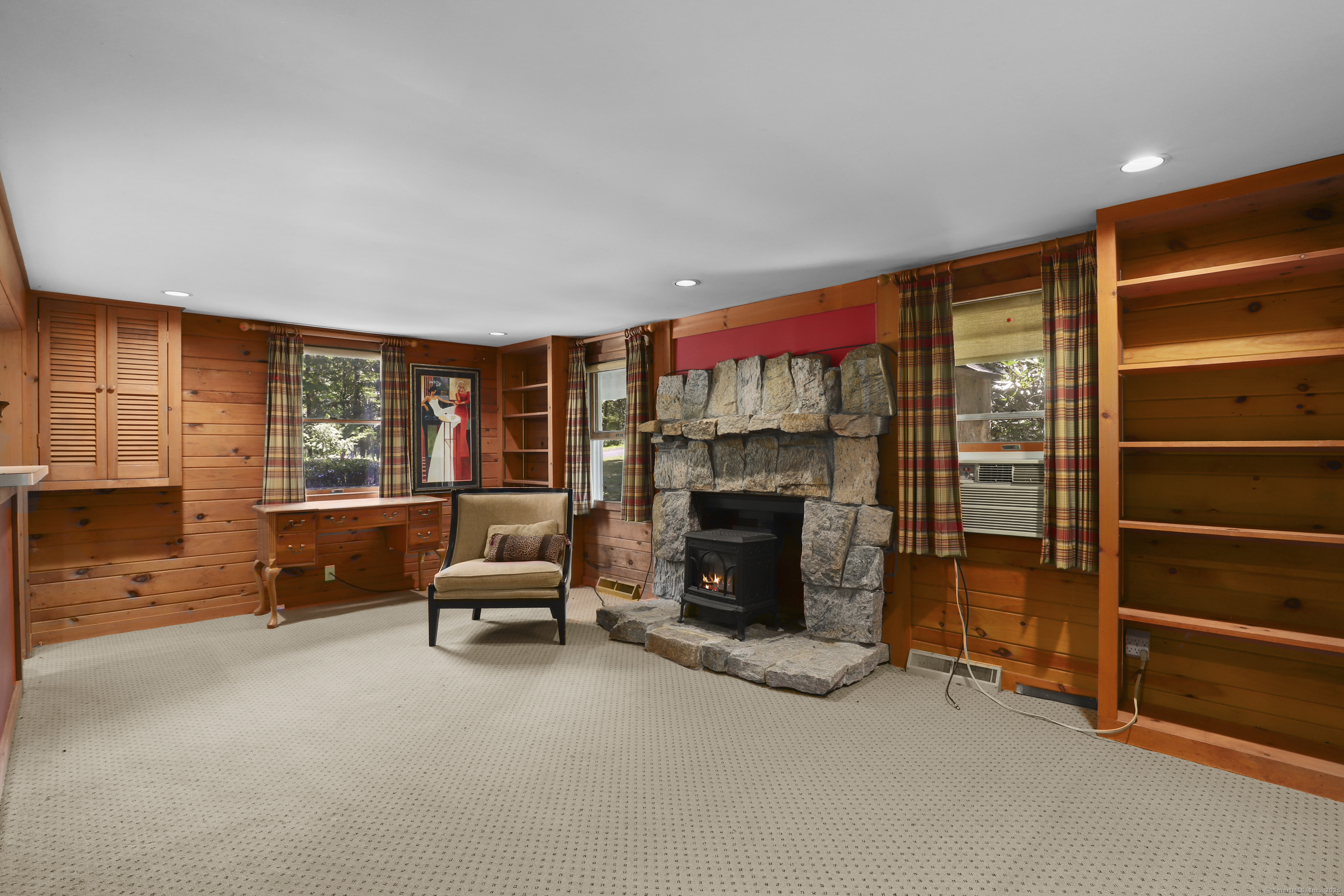 Redding, Connecticut 06896, United States, 5 Bedrooms Bedrooms, ,3 BathroomsBathrooms,Residential,Active,189158