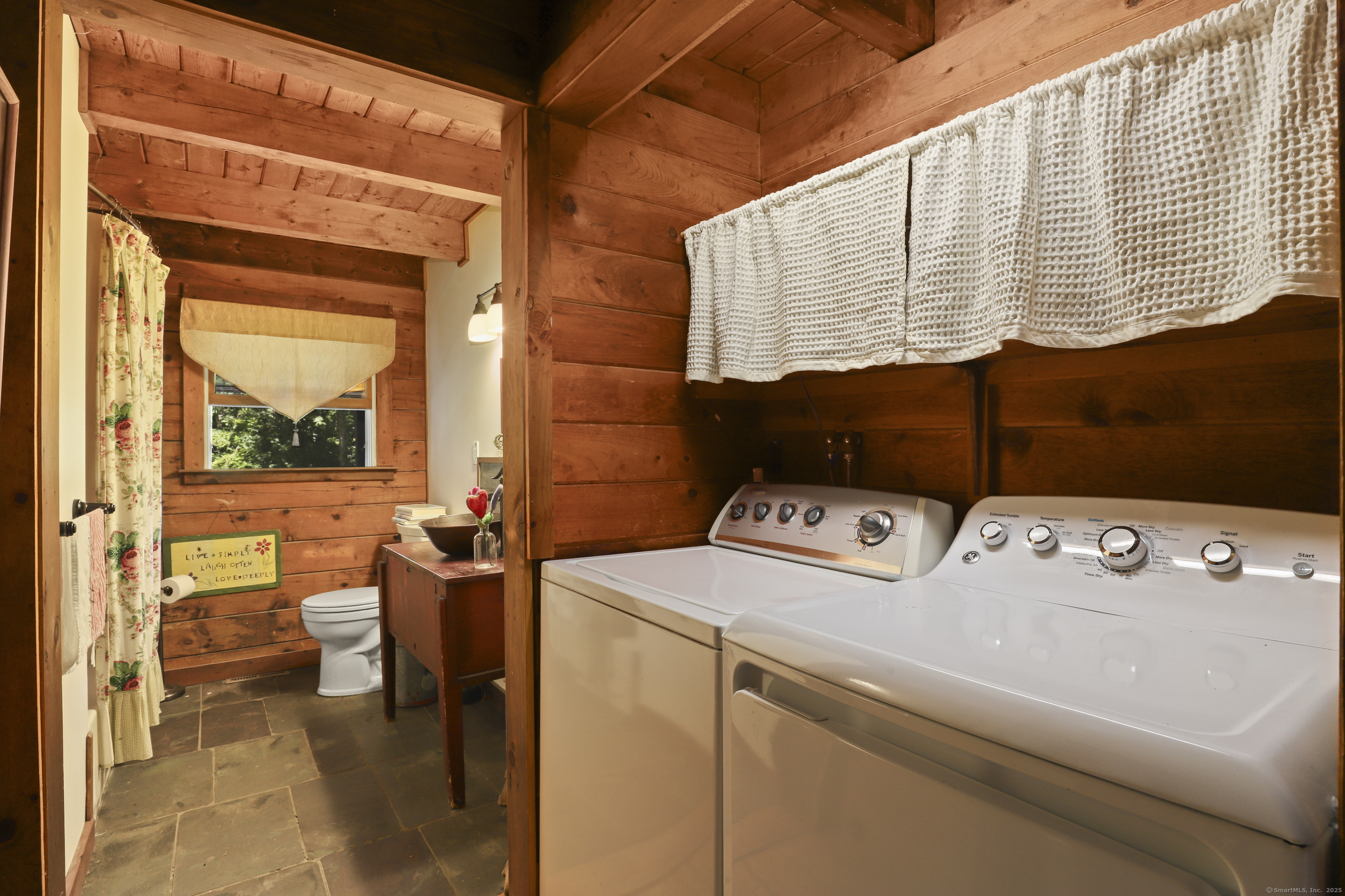 Redding, Connecticut 06896, United States, 5 Bedrooms Bedrooms, ,3 BathroomsBathrooms,Residential,Active,189158