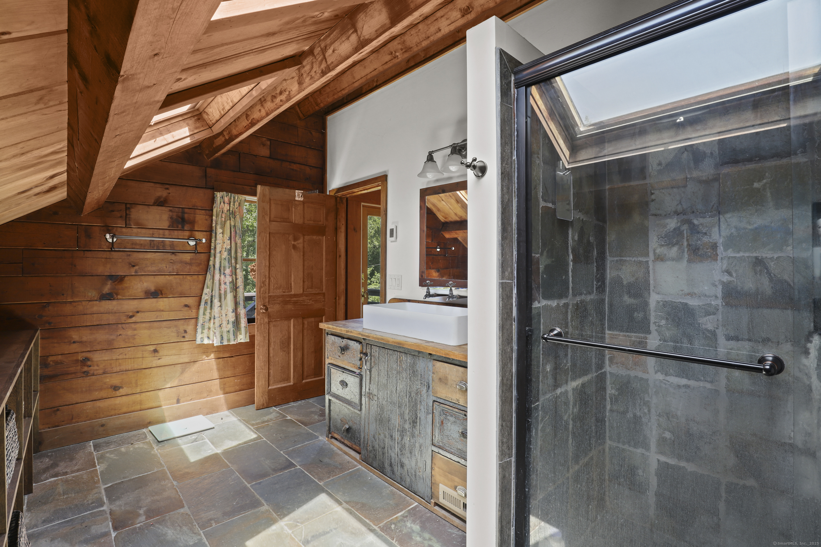 Redding, Connecticut 06896, United States, 5 Bedrooms Bedrooms, ,3 BathroomsBathrooms,Residential,Active,189158