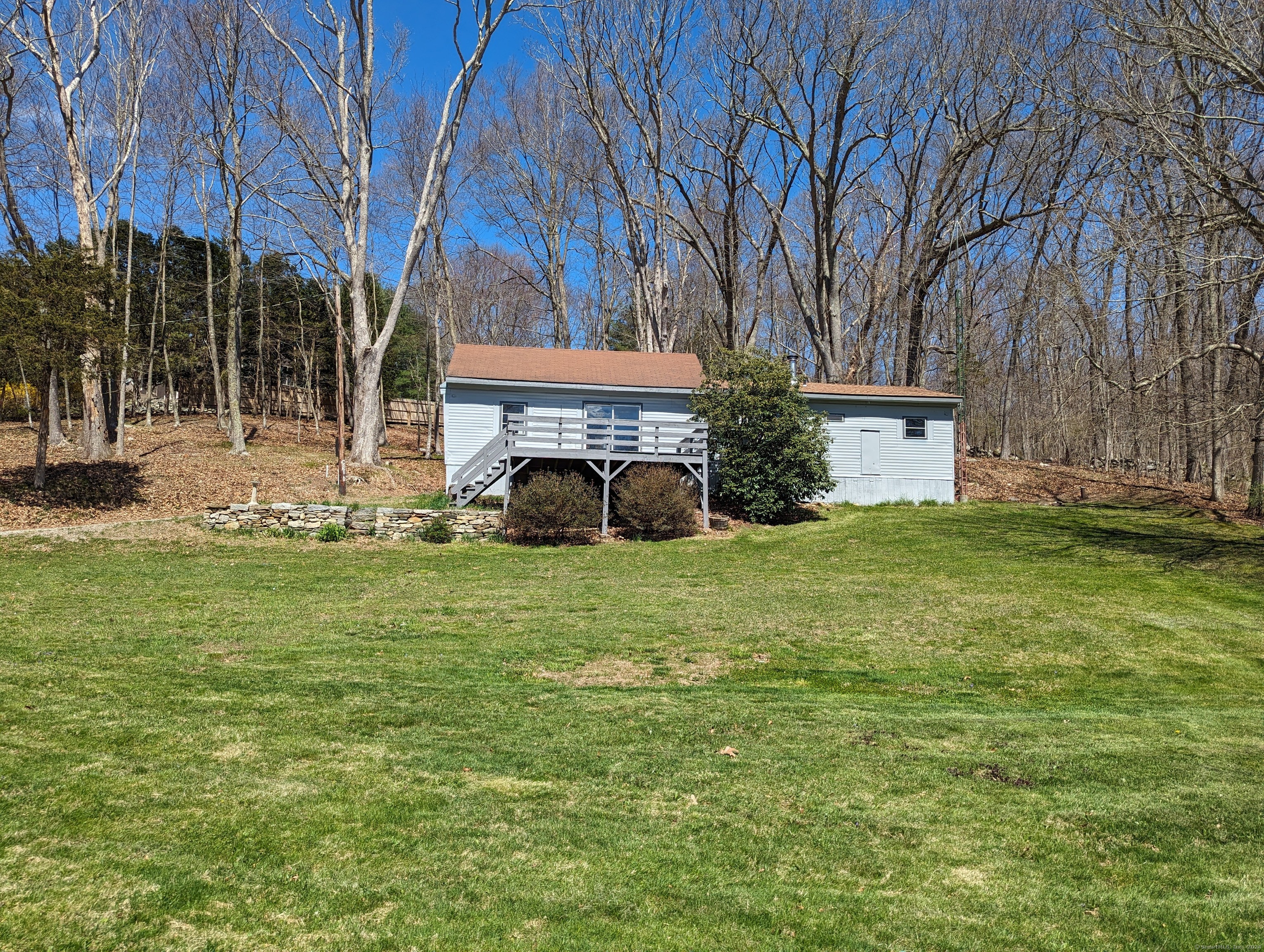 Mccall Road, Lebanon, Connecticut - 4 Bedrooms  
1 Bathrooms  
6 Rooms - 