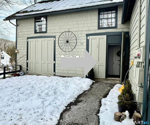 Photo of 7 Washington Road, Woodbury, CT 06798 (MLS # 24059337)