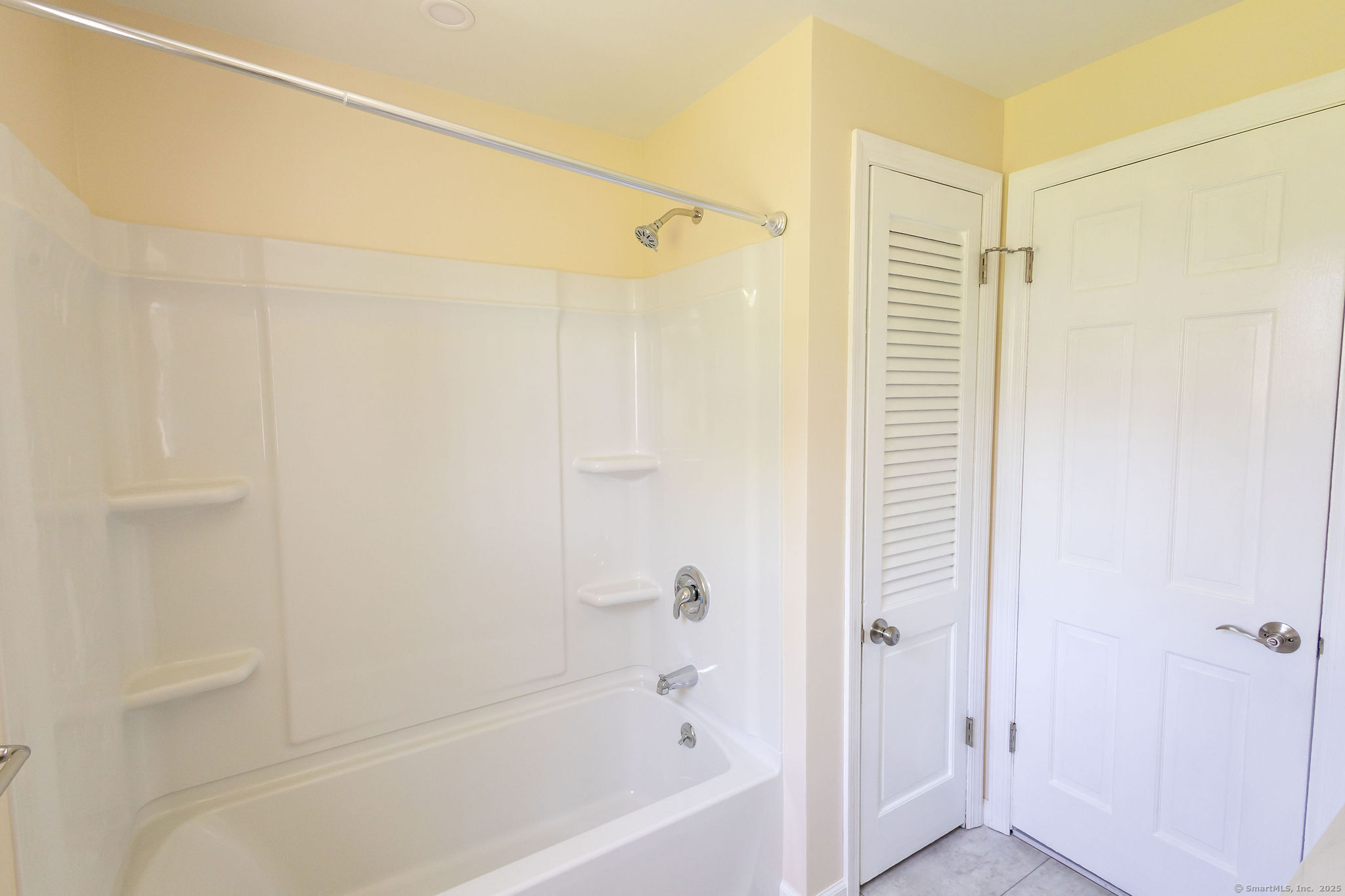 Southington, Connecticut 06479, United States, 3 Bedrooms Bedrooms, ,2 BathroomsBathrooms,Residential,Active,121217