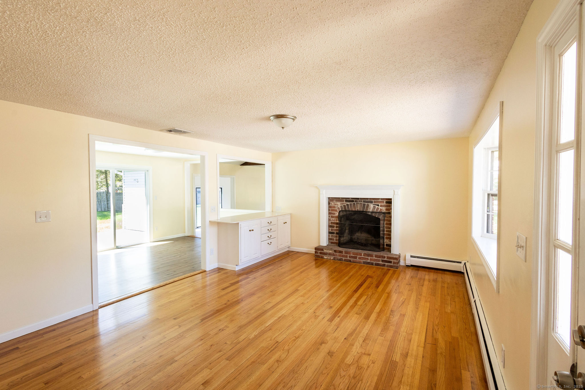 Southington, Connecticut 06479, United States, 3 Bedrooms Bedrooms, ,2 BathroomsBathrooms,Residential,Active,121217