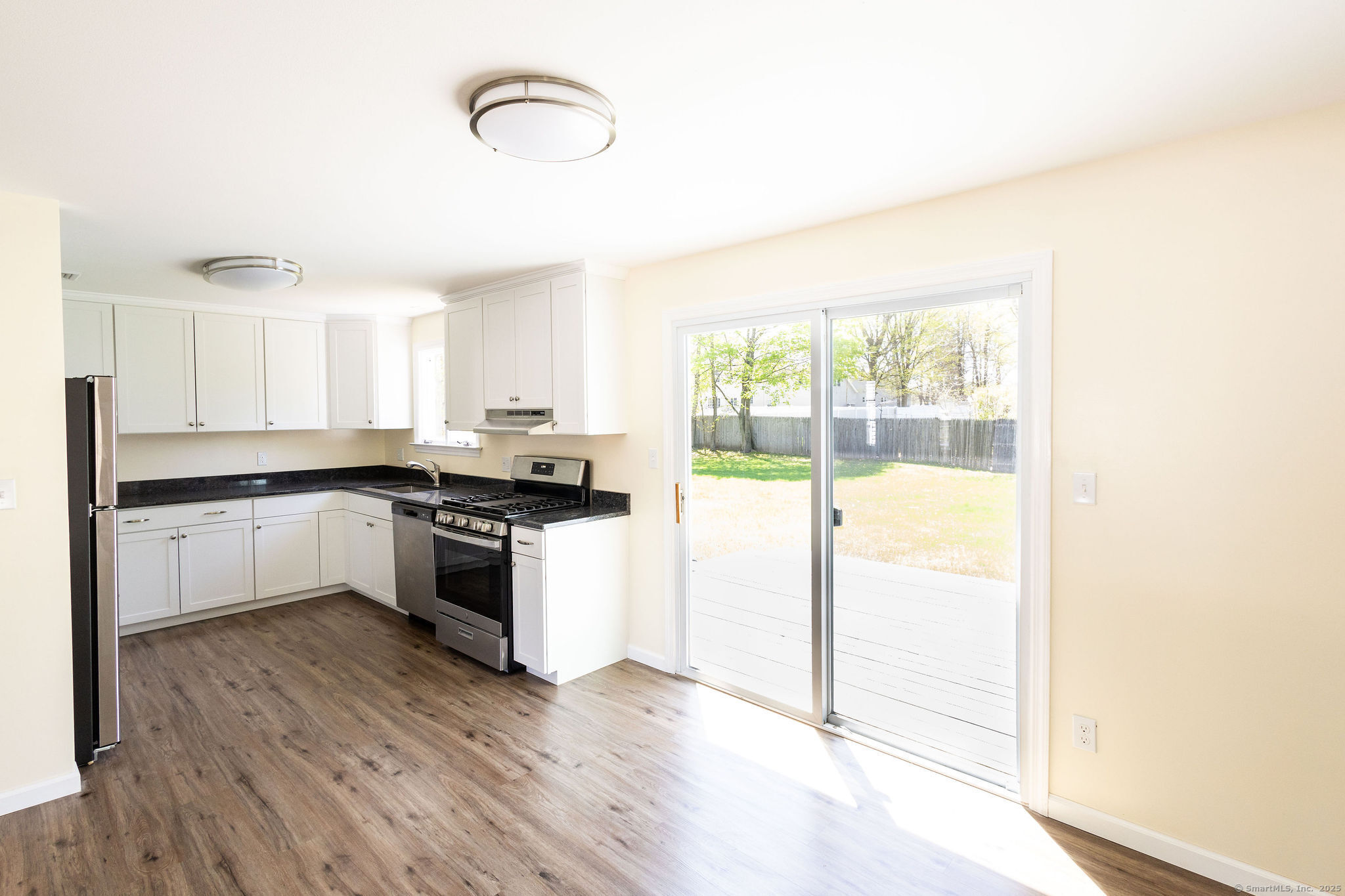 Southington, Connecticut 06479, United States, 3 Bedrooms Bedrooms, ,2 BathroomsBathrooms,Residential,Active,121217