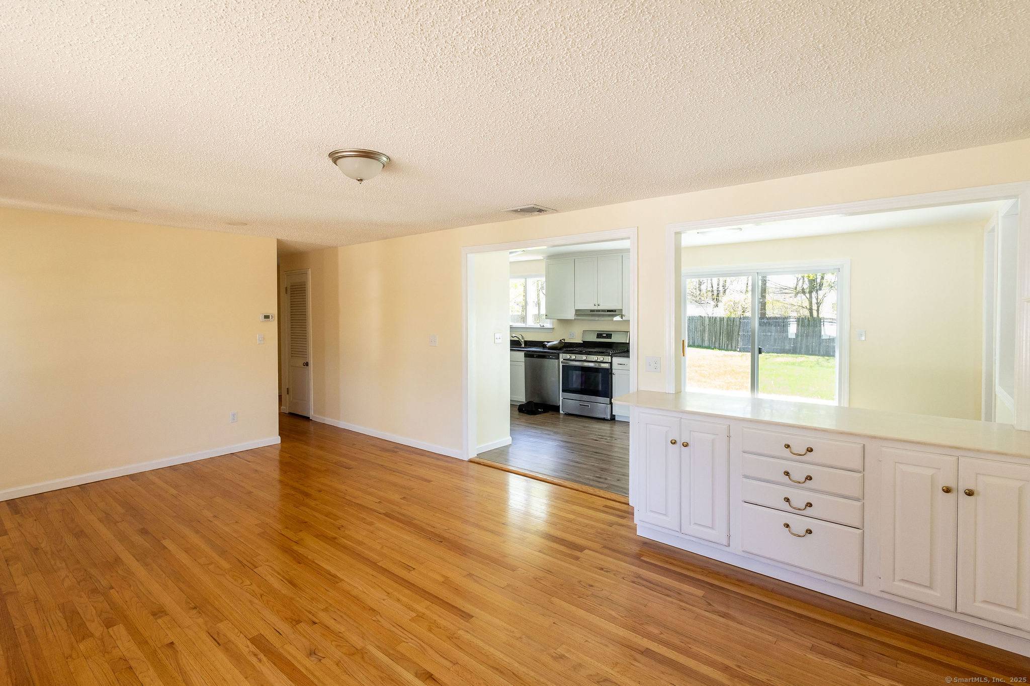 Southington, Connecticut 06479, United States, 3 Bedrooms Bedrooms, ,2 BathroomsBathrooms,Residential,Active,121217