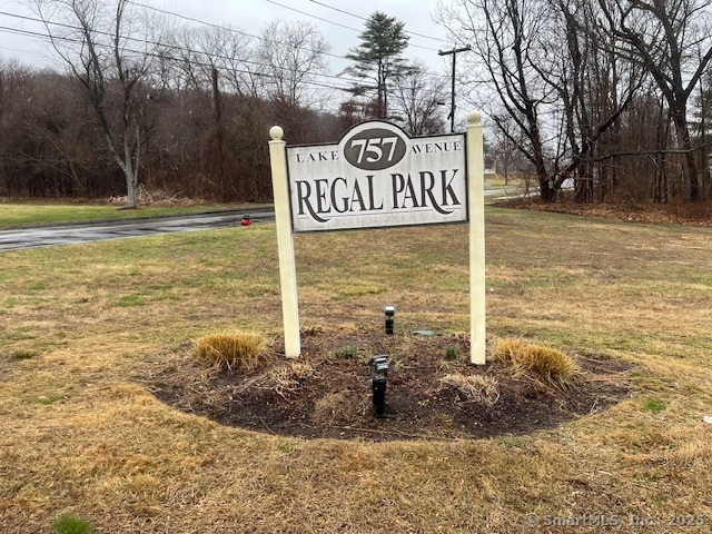 Lake Avenue Apt 3, Bristol, Connecticut - 2 Bedrooms  
2 Bathrooms  
4 Rooms - 