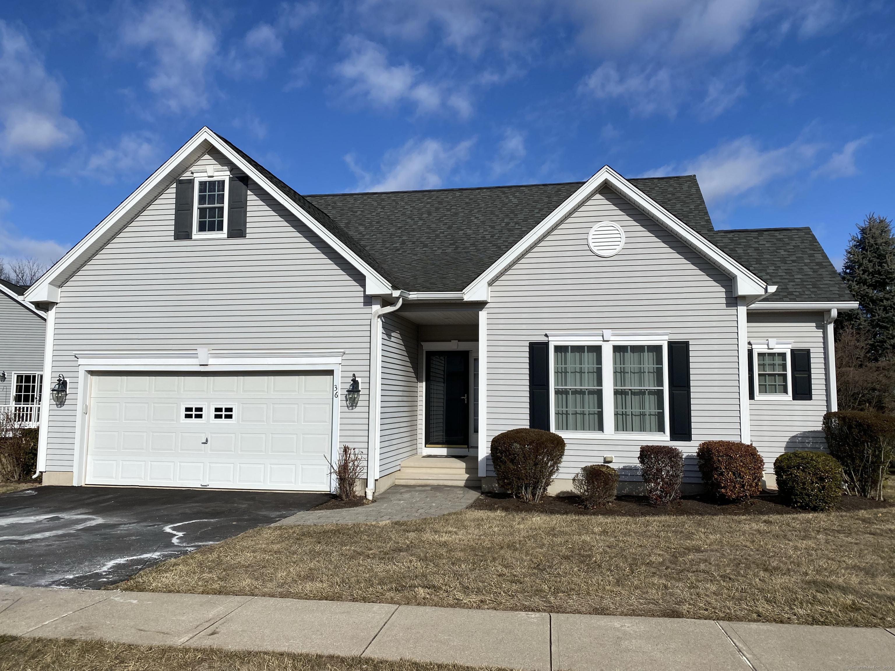 Stony Creek Road 36, Southington, Connecticut - 3 Bedrooms  
3 Bathrooms  
5 Rooms - 