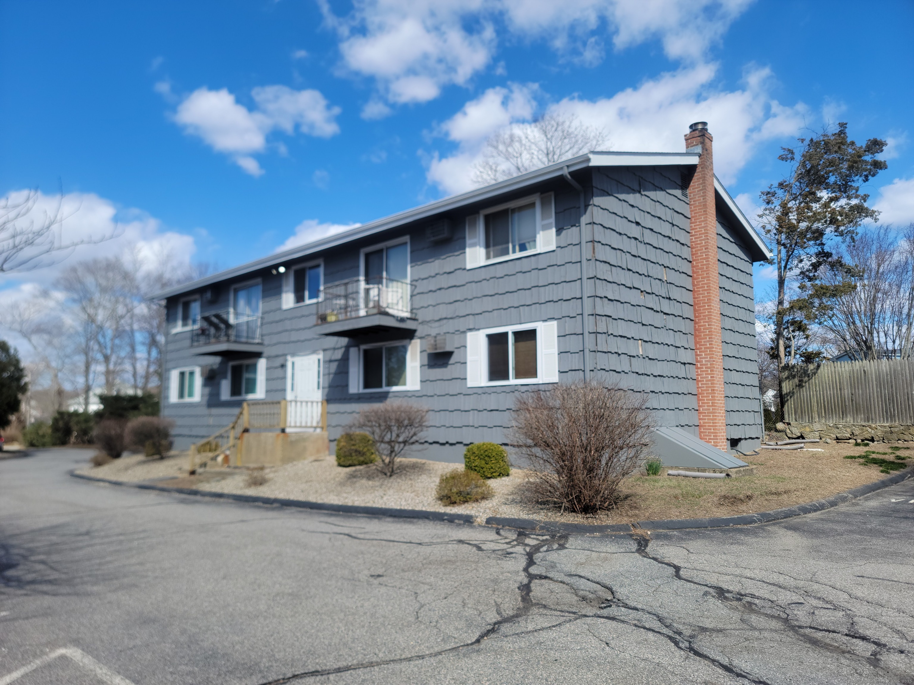 George Avenue Apt D, Groton, Connecticut - 2 Bedrooms  
1 Bathrooms  
4 Rooms - 