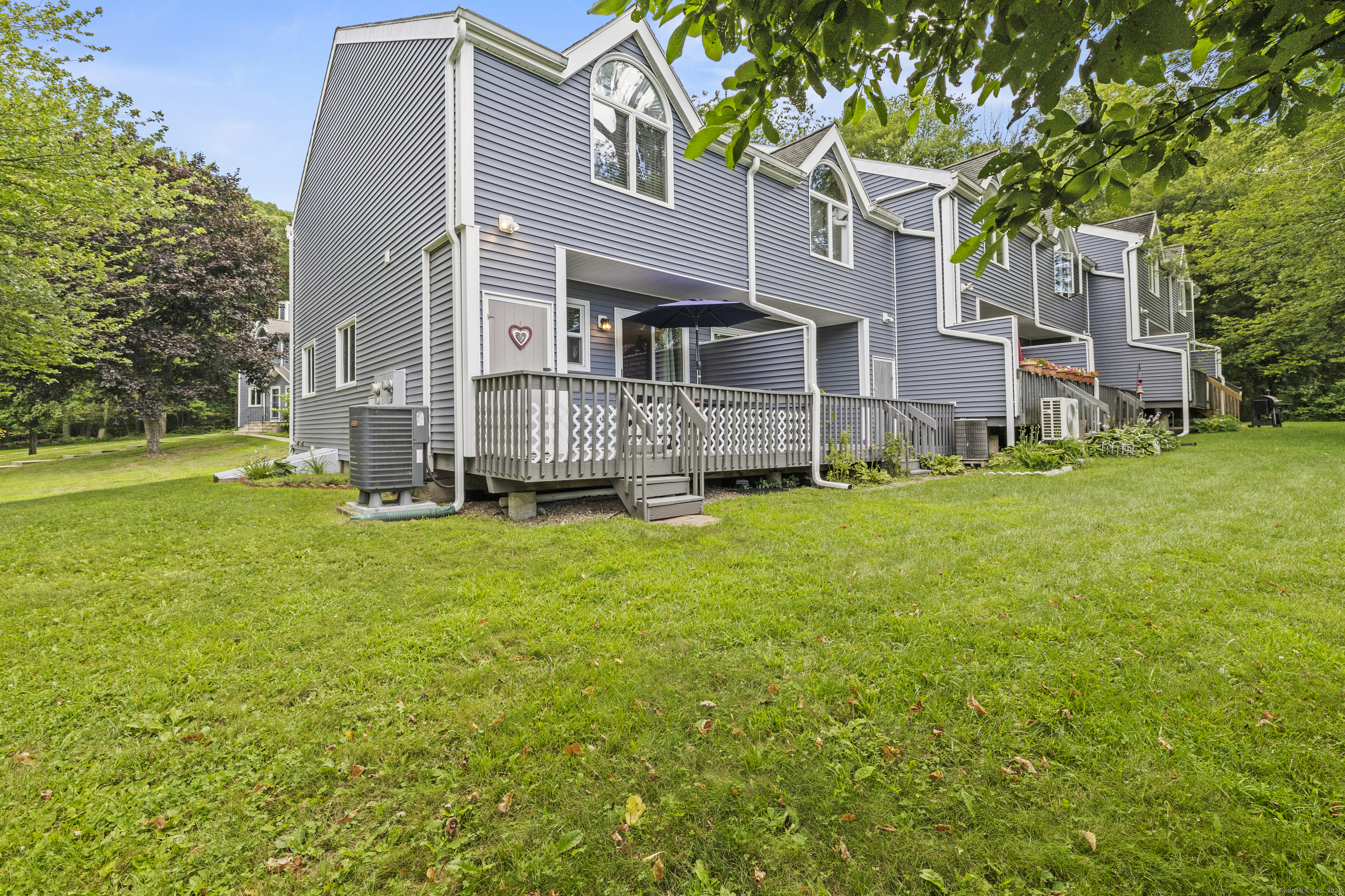 1691 Norwich New London Turnpike APT E1