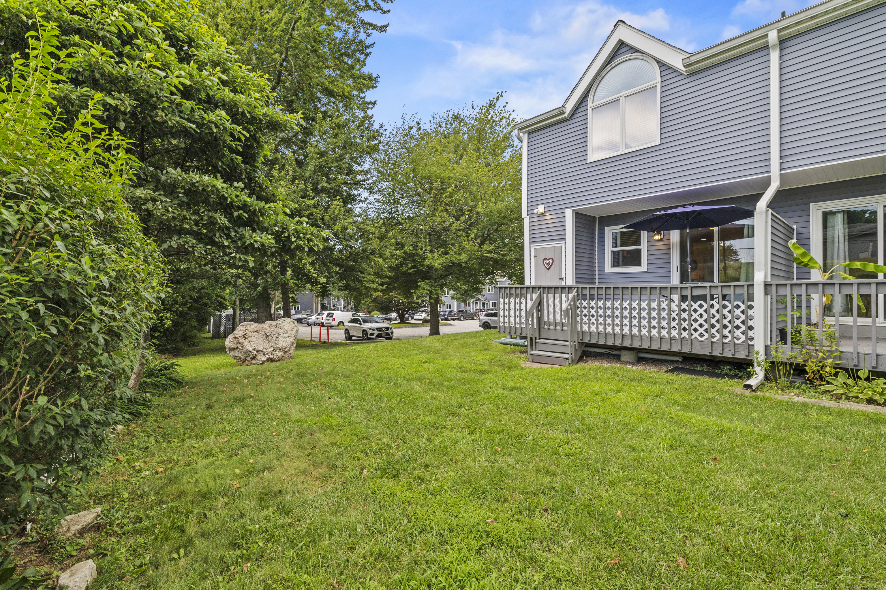 1691 Norwich New London Turnpike APT E1