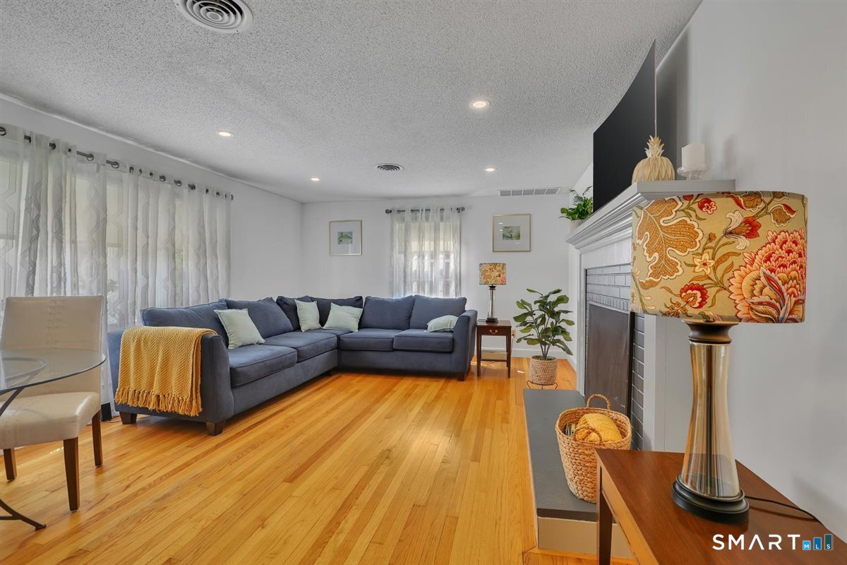 6 Beechwood Circle