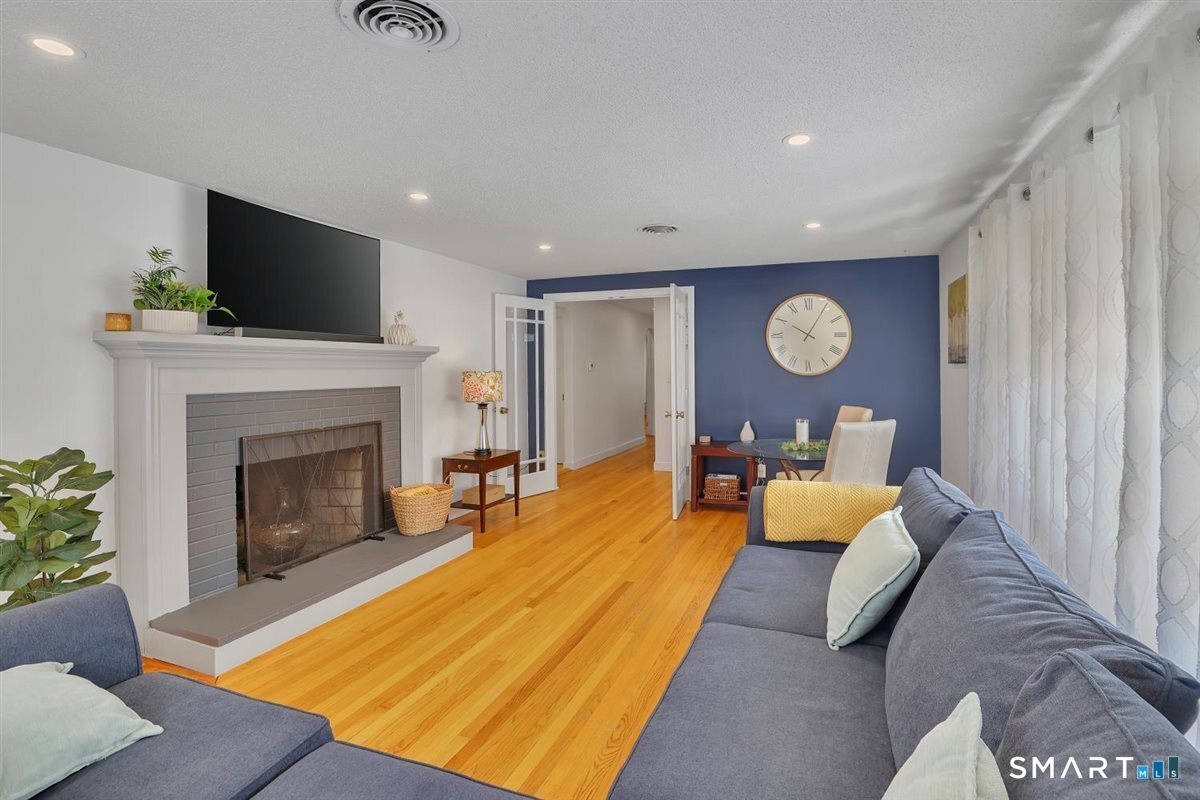 6 Beechwood Circle