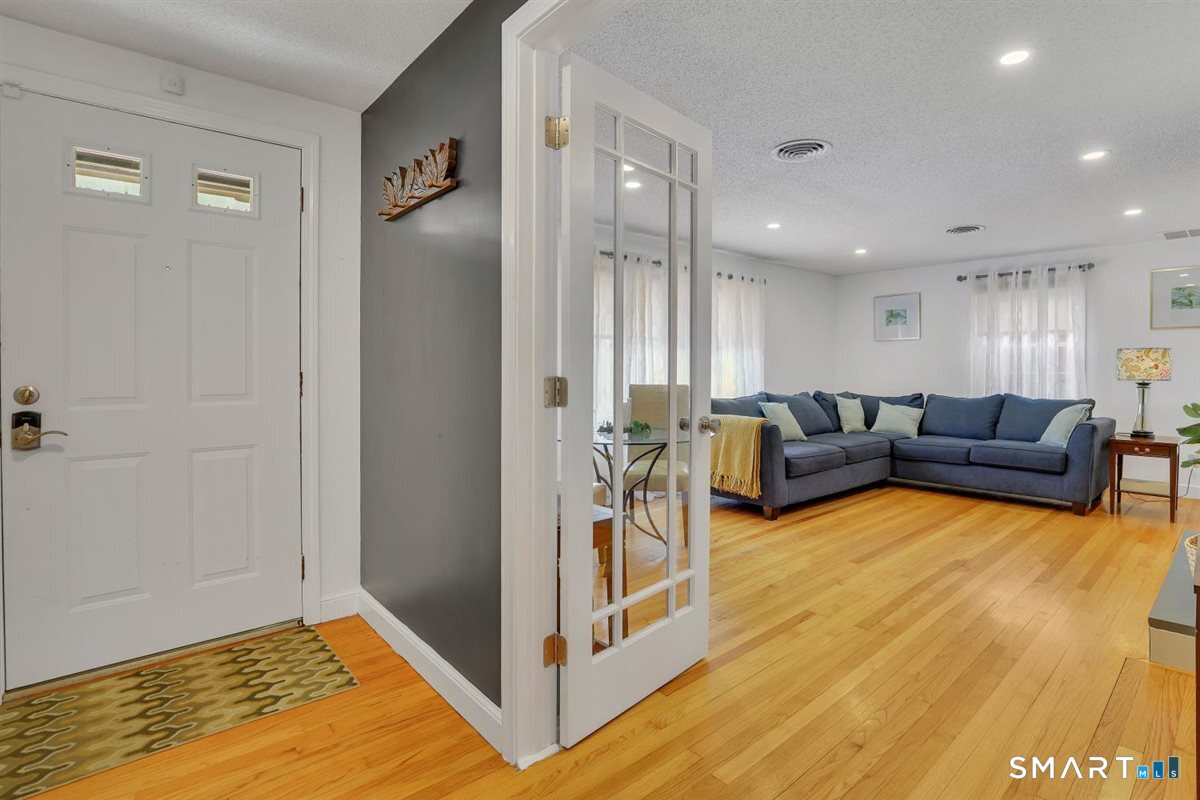6 Beechwood Circle