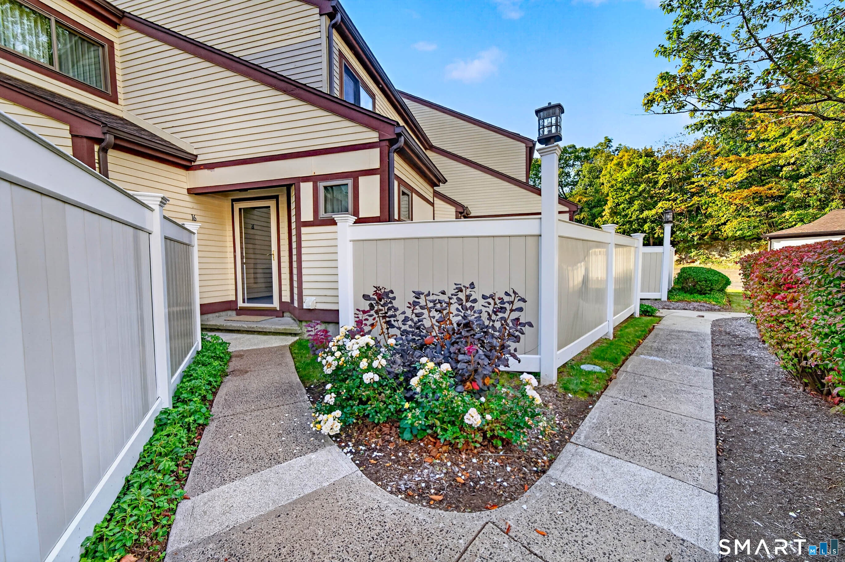 81 Main Street 16B