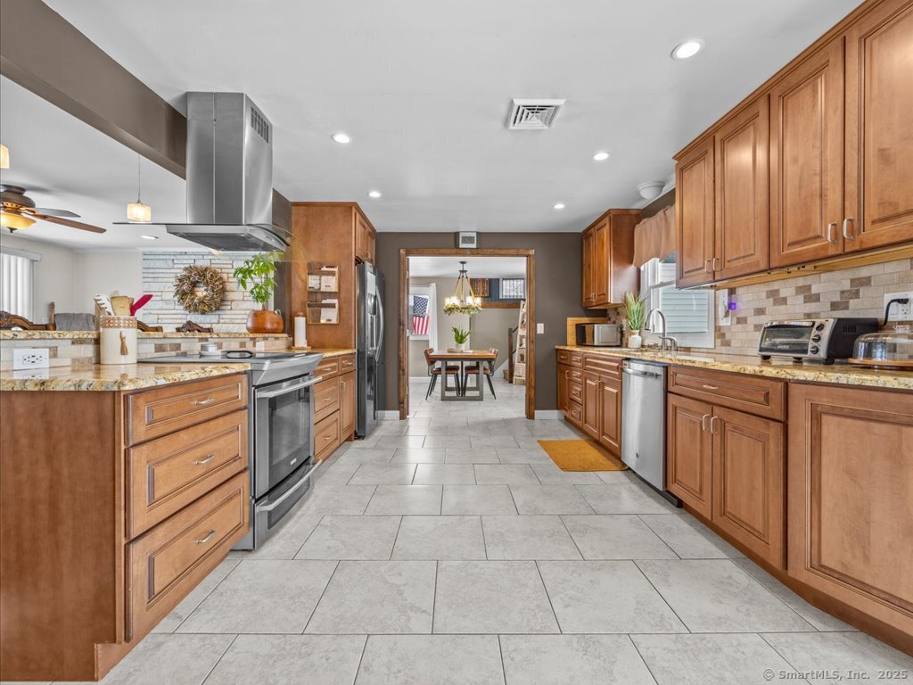 41 Pratte Lane, Wolcott, Connecticut image 8