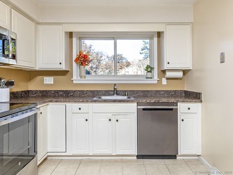 Tiny photo for 123 Pembroke Court #123, Meriden, CT 06450 (MLS # 24147609)