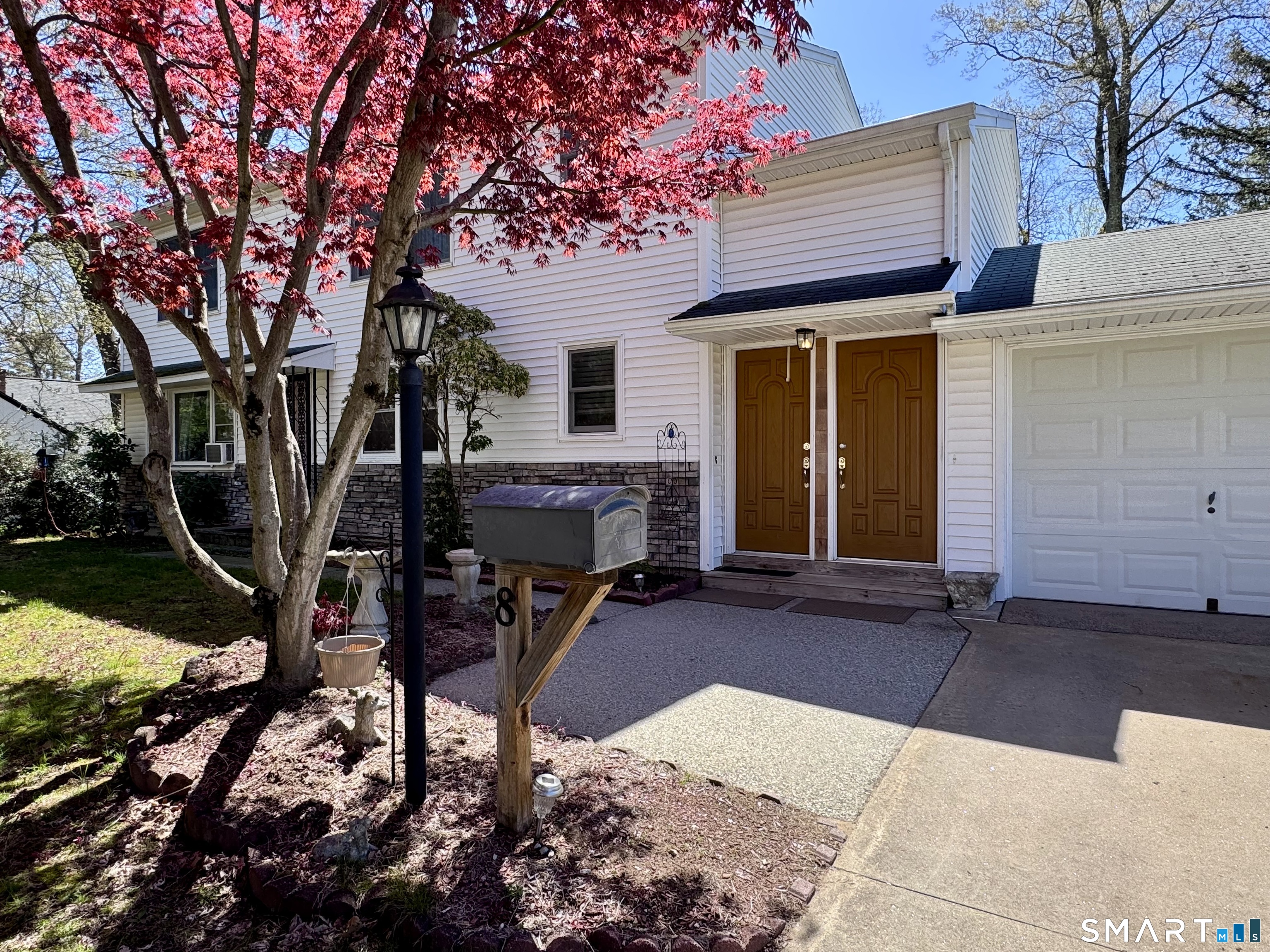 8 Oakridge Drive