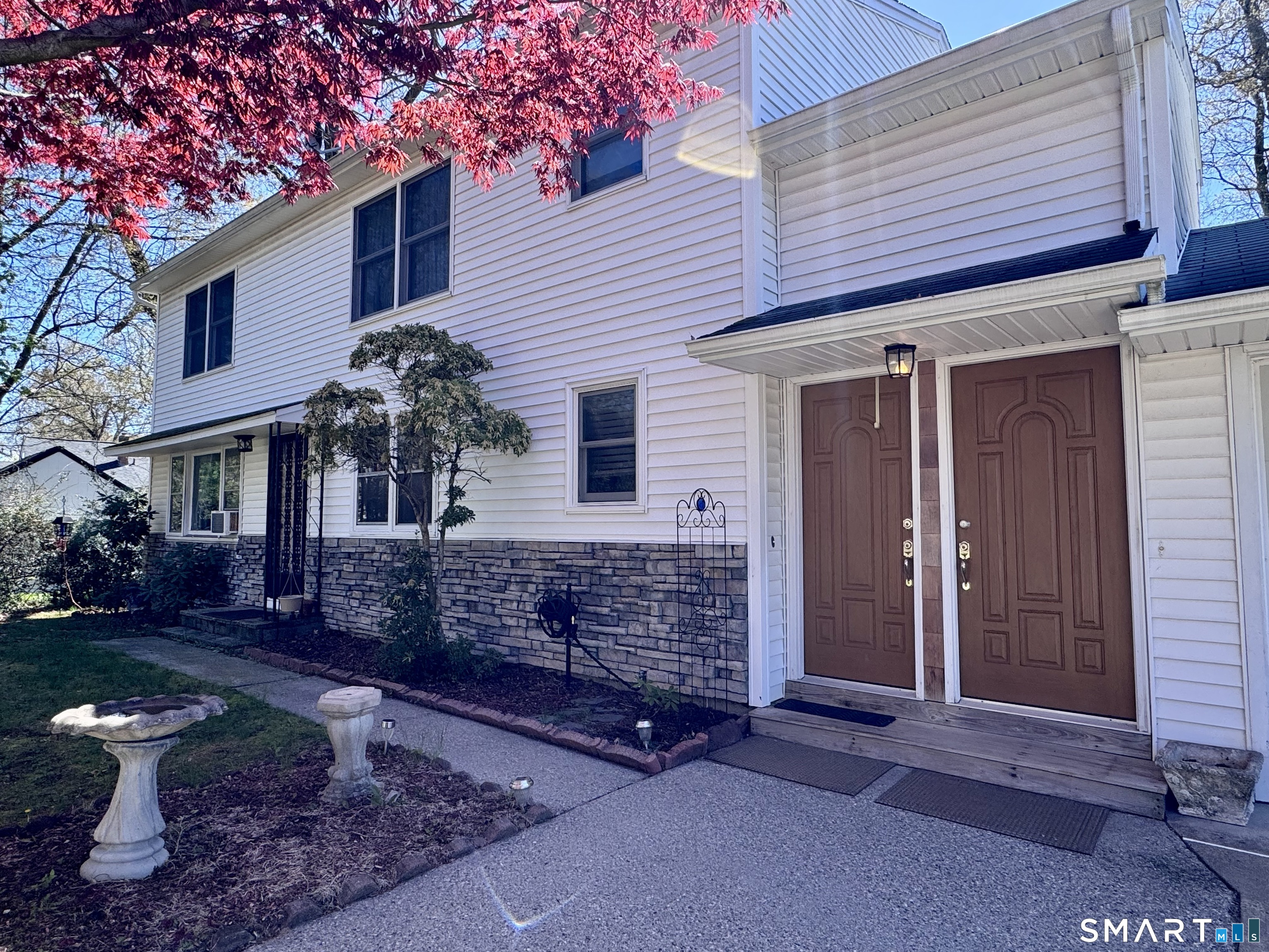 8 Oakridge Drive