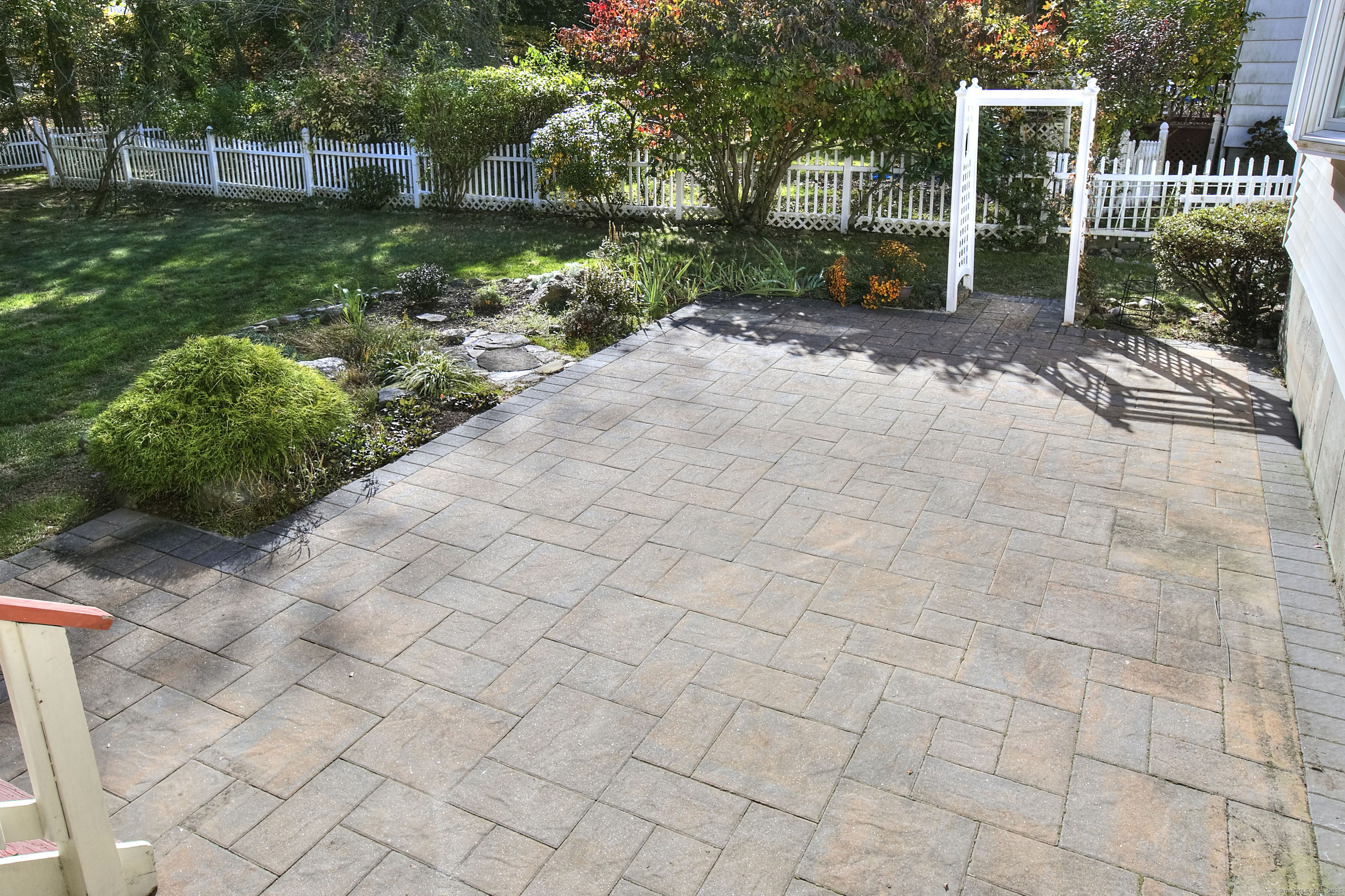 Fairfield, Connecticut 06824, United States, 3 Bedrooms Bedrooms, ,3 BathroomsBathrooms,Residential,Pending,235849